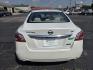 2013 WHITE /Beige Nissan Altima 2.5 SV (1N4AL3AP0DN) with an 2.5L L4 DOHC 16V engine, Automatic transmission, located at 1221 Madison St., Shelbyville, TN, 37160, (931) 680-9439, 0.000000, 0.000000 - Photo#2