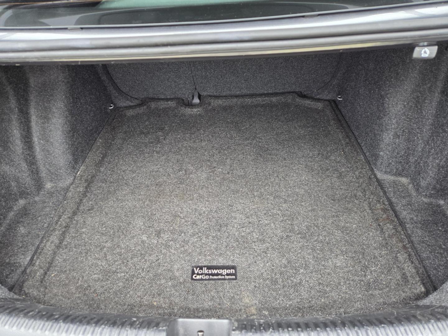 2016 Gray /Gray Volkswagen Jetta 1.4T S 6A (3VW267AJ4GM) with an 1.4L L4 DOHC 20V engine, 6A transmission, located at 1221 Madison St., Shelbyville, TN, 37160, (931) 680-9439, 0.000000, 0.000000 - Photo#3