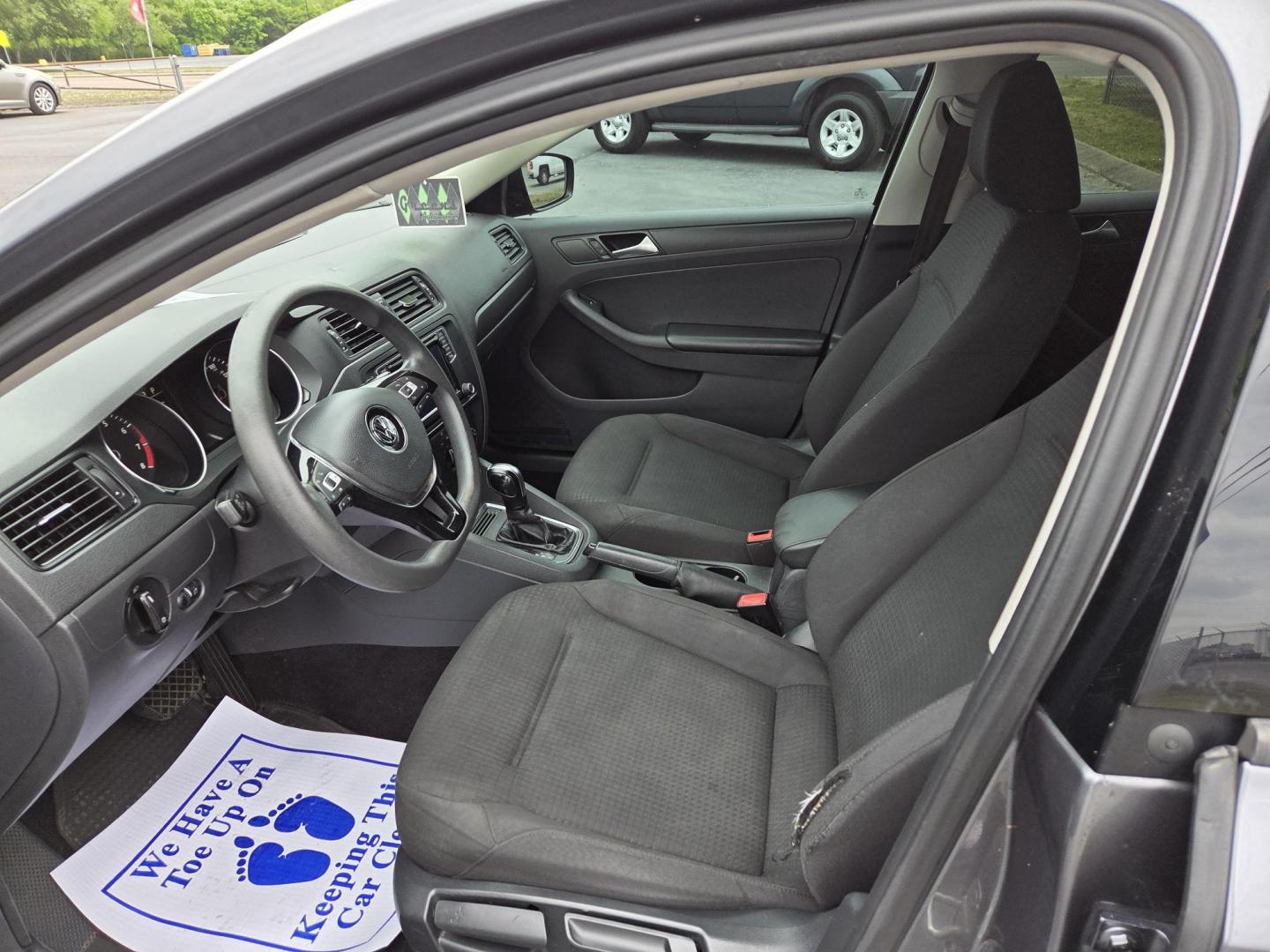 2016 Gray /Gray Volkswagen Jetta 1.4T S 6A (3VW267AJ4GM) with an 1.4L L4 DOHC 20V engine, 6A transmission, located at 1221 Madison St., Shelbyville, TN, 37160, (931) 680-9439, 0.000000, 0.000000 - Photo#5