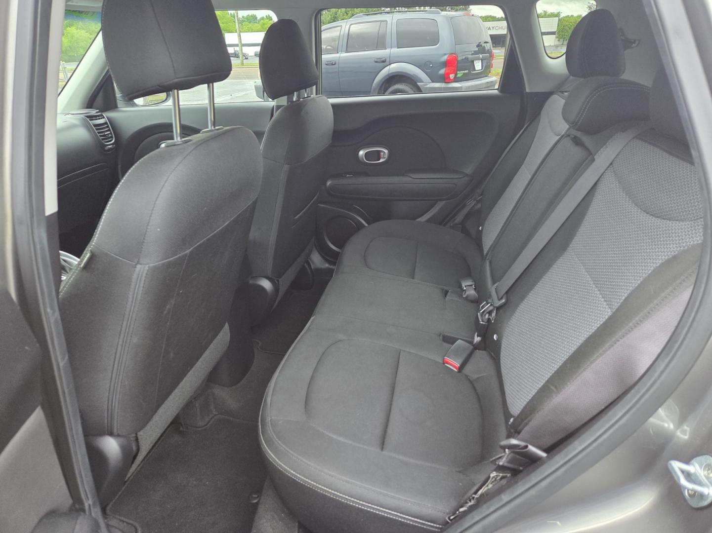 2018 Tan /Gray Kia Soul + (KNDJP3A51J7) with an 2.0L L4 DOHC 16V engine, 6A transmission, located at 1221 Madison St., Shelbyville, TN, 37160, (931) 680-9439, 0.000000, 0.000000 - Photo#4