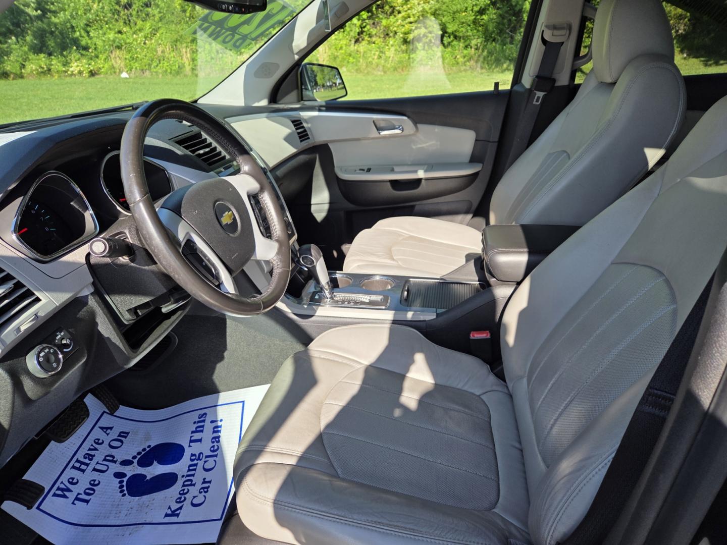 2012 Gray /Beige Chevrolet Traverse LTZ FWD (1GNKRLED3CJ) with an 3.6L V6 DOHC 24V engine, 6-Speed Automatic transmission, located at 1221 Madison St., Shelbyville, TN, 37160, (931) 680-9439, 0.000000, 0.000000 - Photo#7