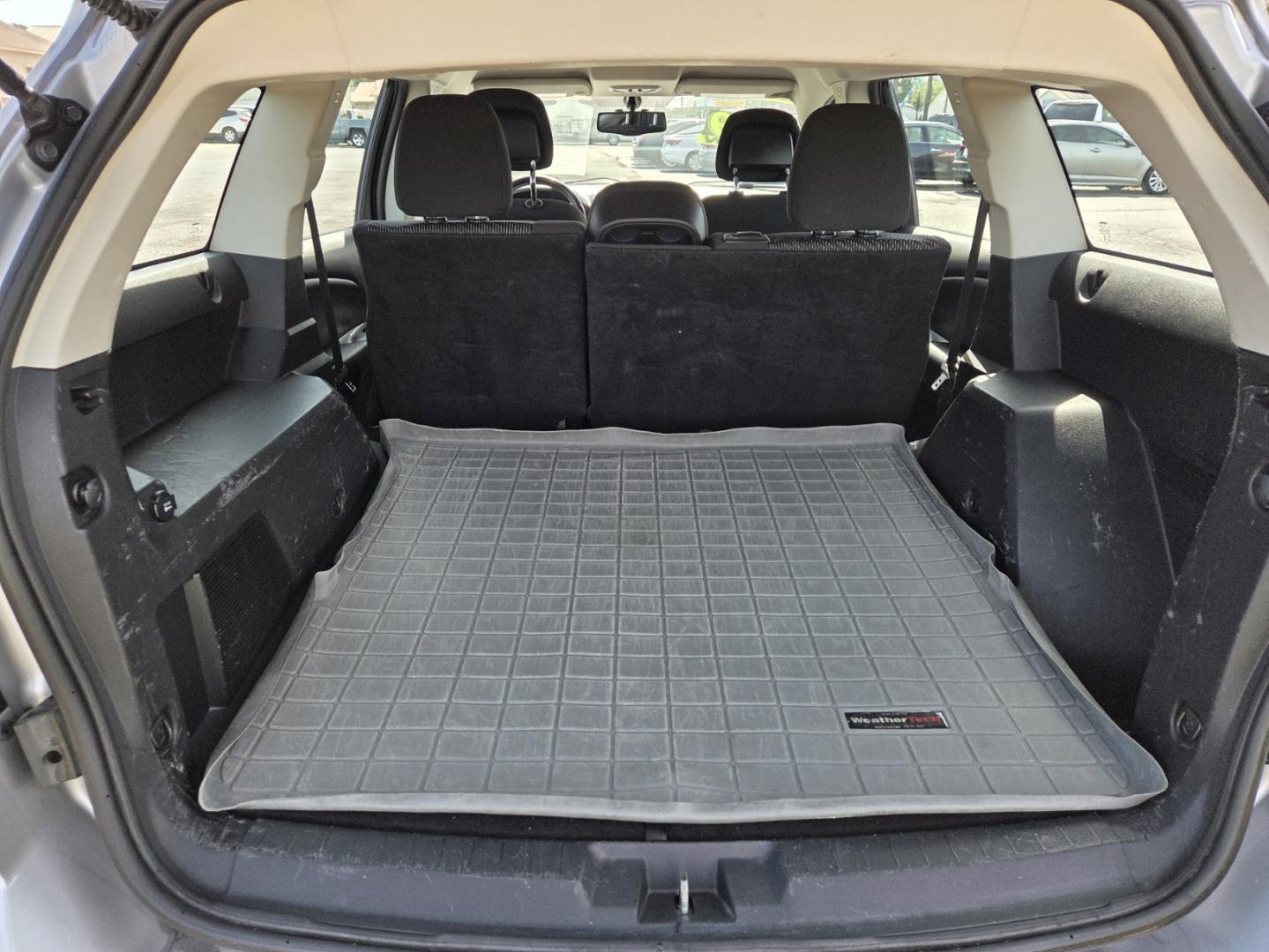 2015 SILVER /Black Dodge Journey SE (3C4PDCAB0FT) with an 2.4L L4 DOHC 16V engine, 4-Speed Automatic transmission, located at 1221 Madison St., Shelbyville, TN, 37160, (931) 680-9439, 0.000000, 0.000000 - Photo#3