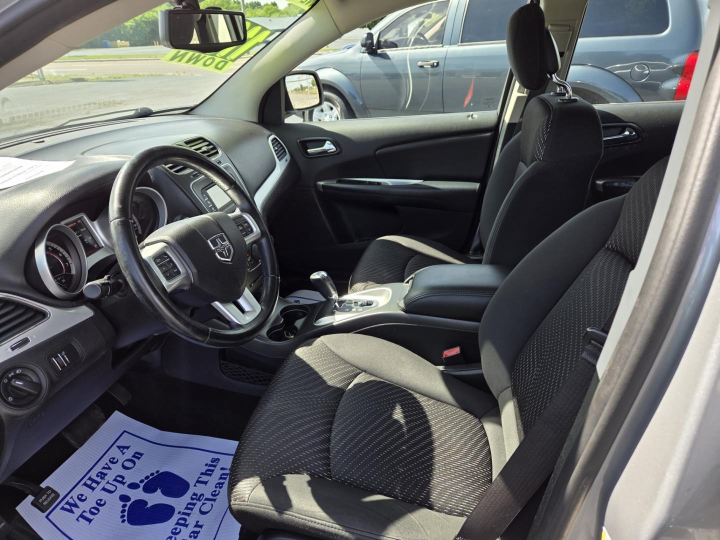 2015 SILVER /Black Dodge Journey SE (3C4PDCAB0FT) with an 2.4L L4 DOHC 16V engine, 4-Speed Automatic transmission, located at 1221 Madison St., Shelbyville, TN, 37160, (931) 680-9439, 0.000000, 0.000000 - Photo#5