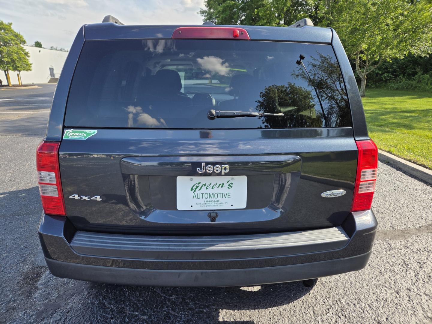 2015 BLACK /Black Jeep Patriot Latitude 4WD (1C4NJRFB0FD) with an 2.4L L4 DOHC 16V engine, Automatic transmission, located at 1221 Madison St., Shelbyville, TN, 37160, (931) 680-9439, 0.000000, 0.000000 - Photo#2