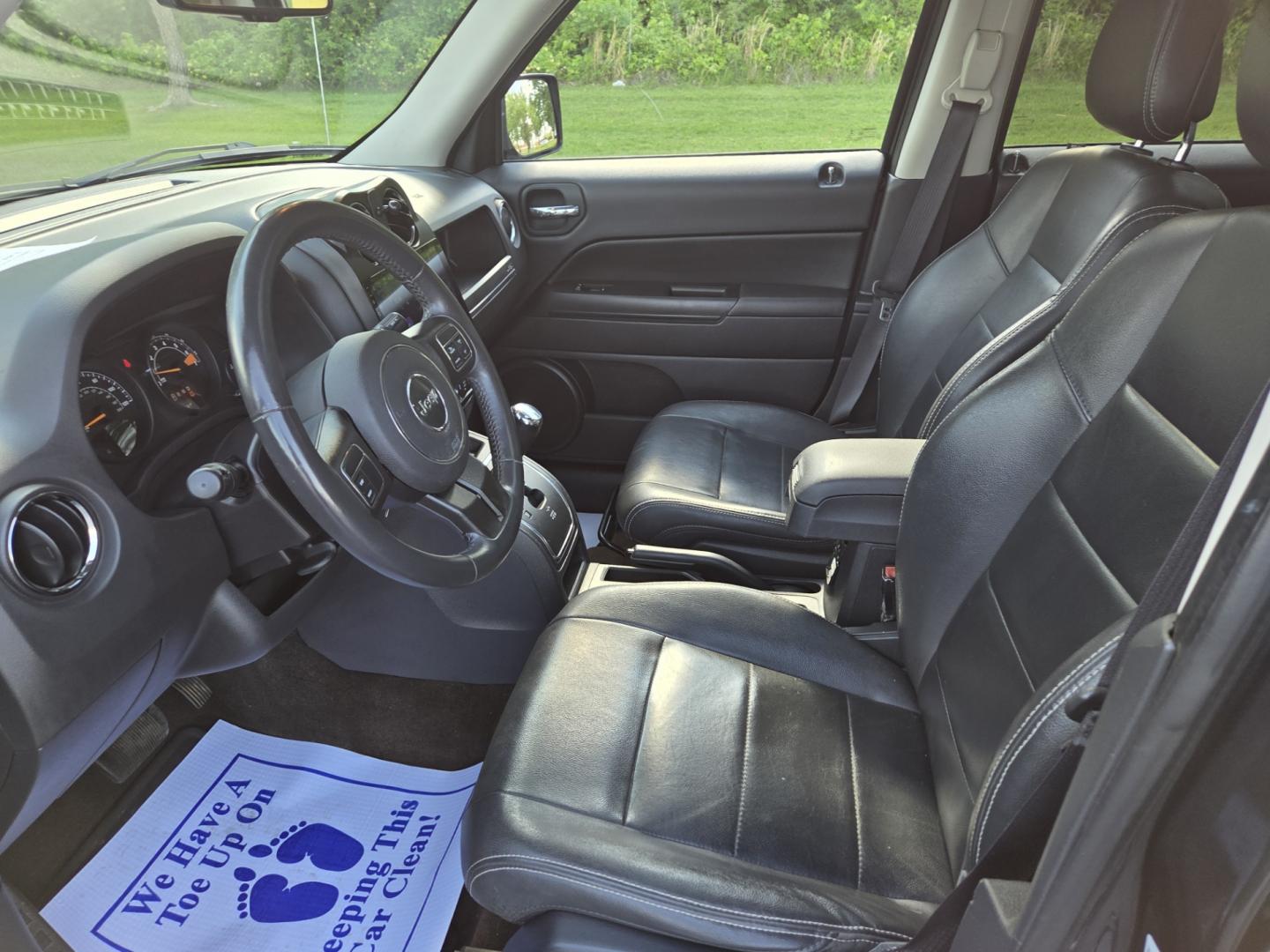2015 BLACK /Black Jeep Patriot Latitude 4WD (1C4NJRFB0FD) with an 2.4L L4 DOHC 16V engine, Automatic transmission, located at 1221 Madison St., Shelbyville, TN, 37160, (931) 680-9439, 0.000000, 0.000000 - Photo#5