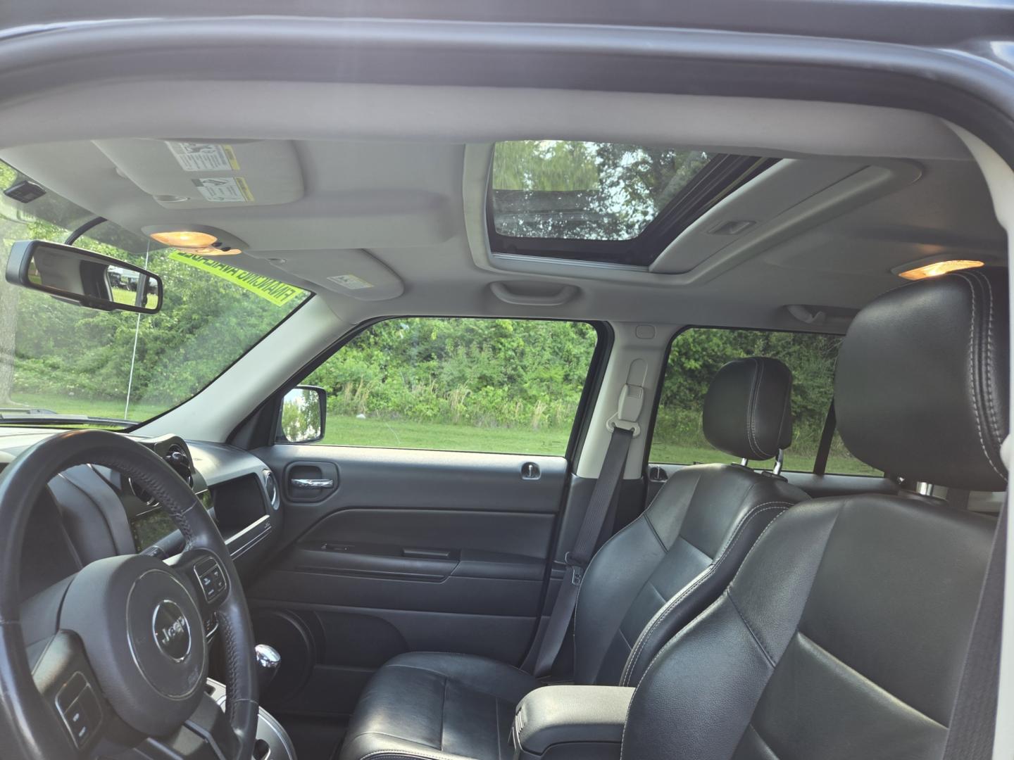 2015 BLACK /Black Jeep Patriot Latitude 4WD (1C4NJRFB0FD) with an 2.4L L4 DOHC 16V engine, Automatic transmission, located at 1221 Madison St., Shelbyville, TN, 37160, (931) 680-9439, 0.000000, 0.000000 - Photo#6