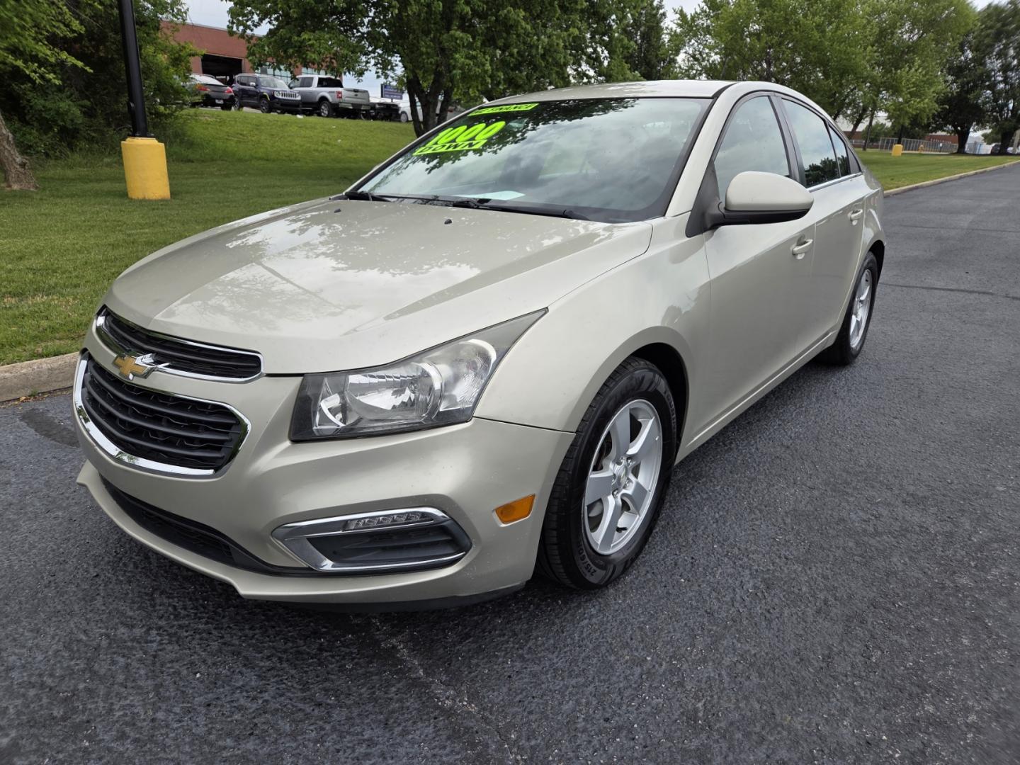 2016 Gold /Gray Chevrolet Cruze 2LT Auto (1G1PE5SB7G7) with an 1.4L L4 DOHC 16V TURBO engine, 6-Speed Automatic transmission, located at 1221 Madison St., Shelbyville, TN, 37160, (931) 680-9439, 0.000000, 0.000000 - Photo#0