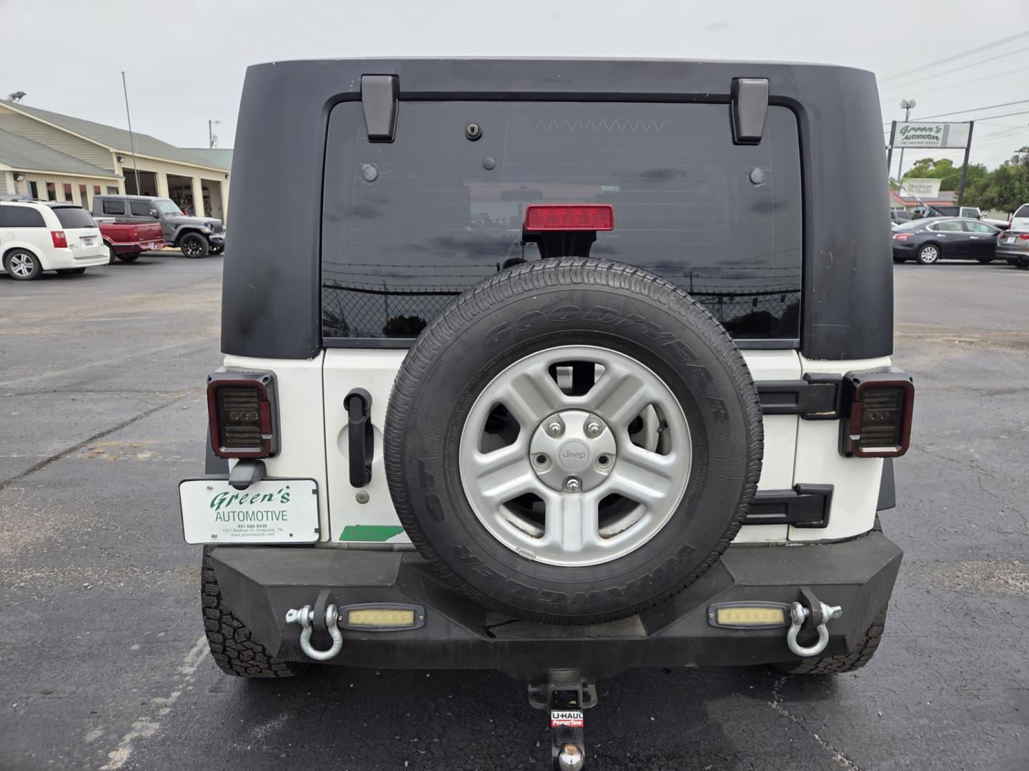 2010 WHITE /Gray Jeep Wrangler Unlimited Sport 4WD (1J4BA3H14AL) with an 3.8L V6 OHV 12V engine, Automatic transmission, located at 1221 Madison St., Shelbyville, TN, 37160, (931) 680-9439, 0.000000, 0.000000 - Photo#2