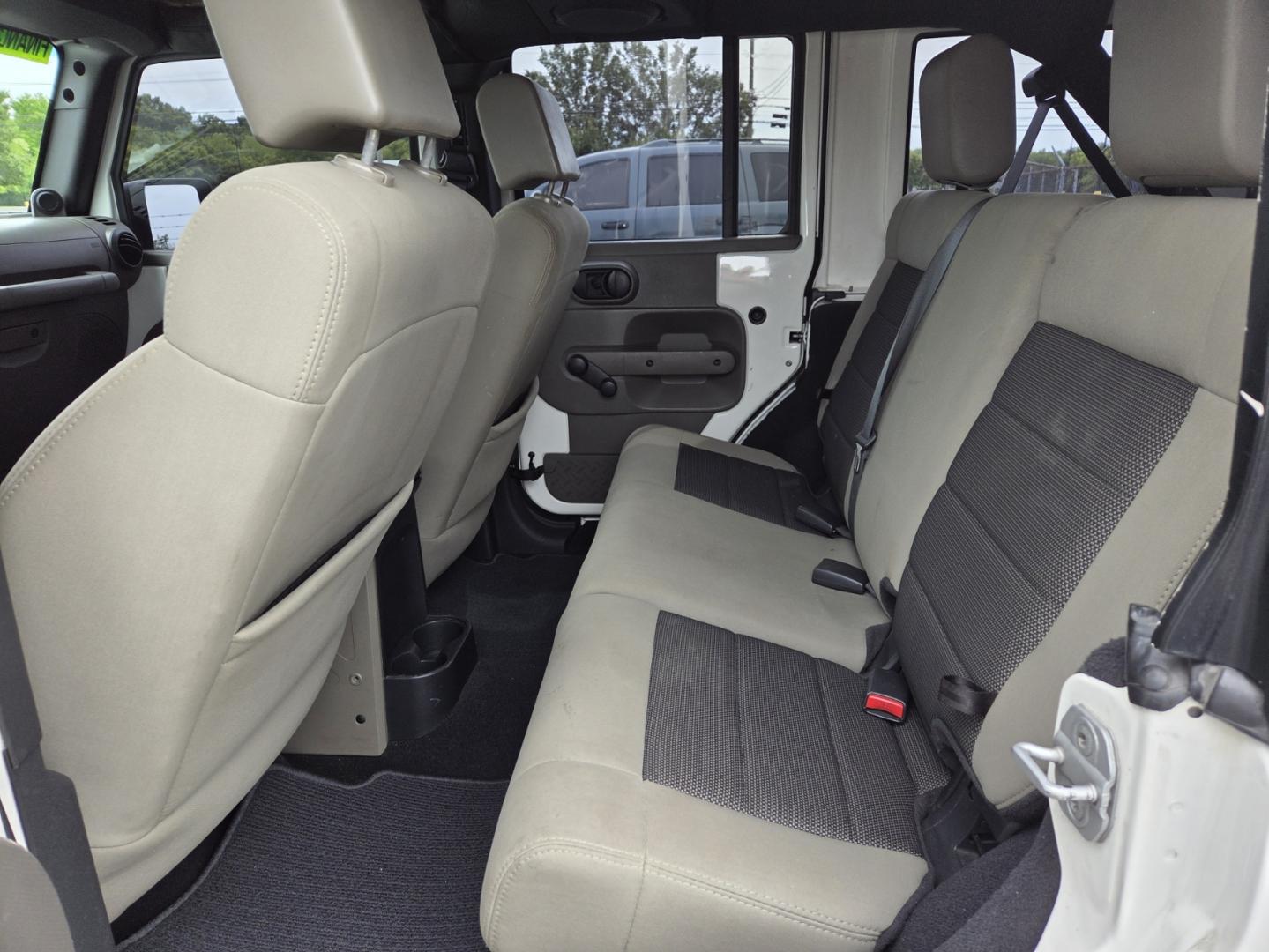 2010 WHITE /Gray Jeep Wrangler Unlimited Sport 4WD (1J4BA3H14AL) with an 3.8L V6 OHV 12V engine, Automatic transmission, located at 1221 Madison St., Shelbyville, TN, 37160, (931) 680-9439, 0.000000, 0.000000 - Photo#4