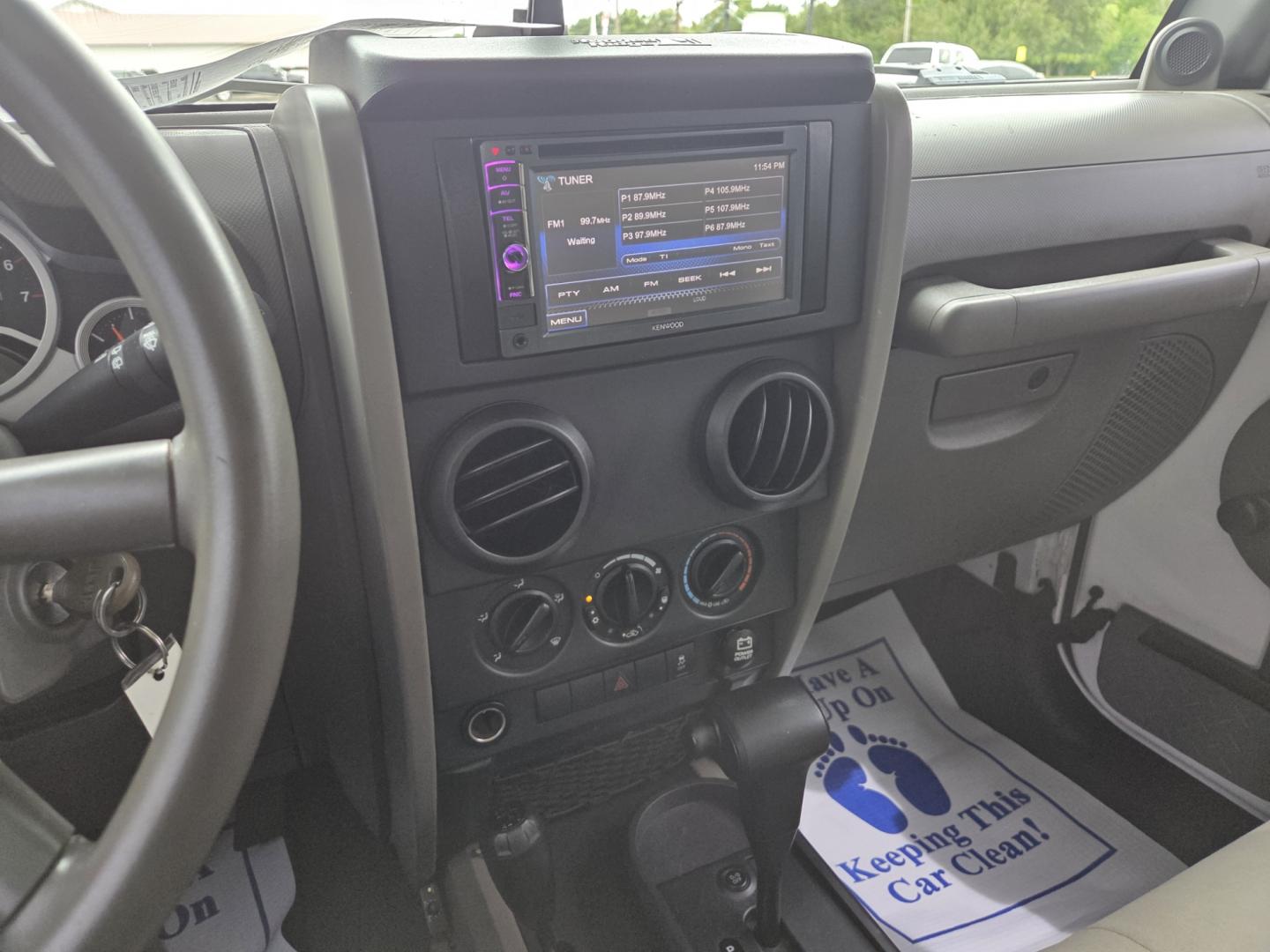 2010 WHITE /Gray Jeep Wrangler Unlimited Sport 4WD (1J4BA3H14AL) with an 3.8L V6 OHV 12V engine, Automatic transmission, located at 1221 Madison St., Shelbyville, TN, 37160, (931) 680-9439, 0.000000, 0.000000 - Photo#6