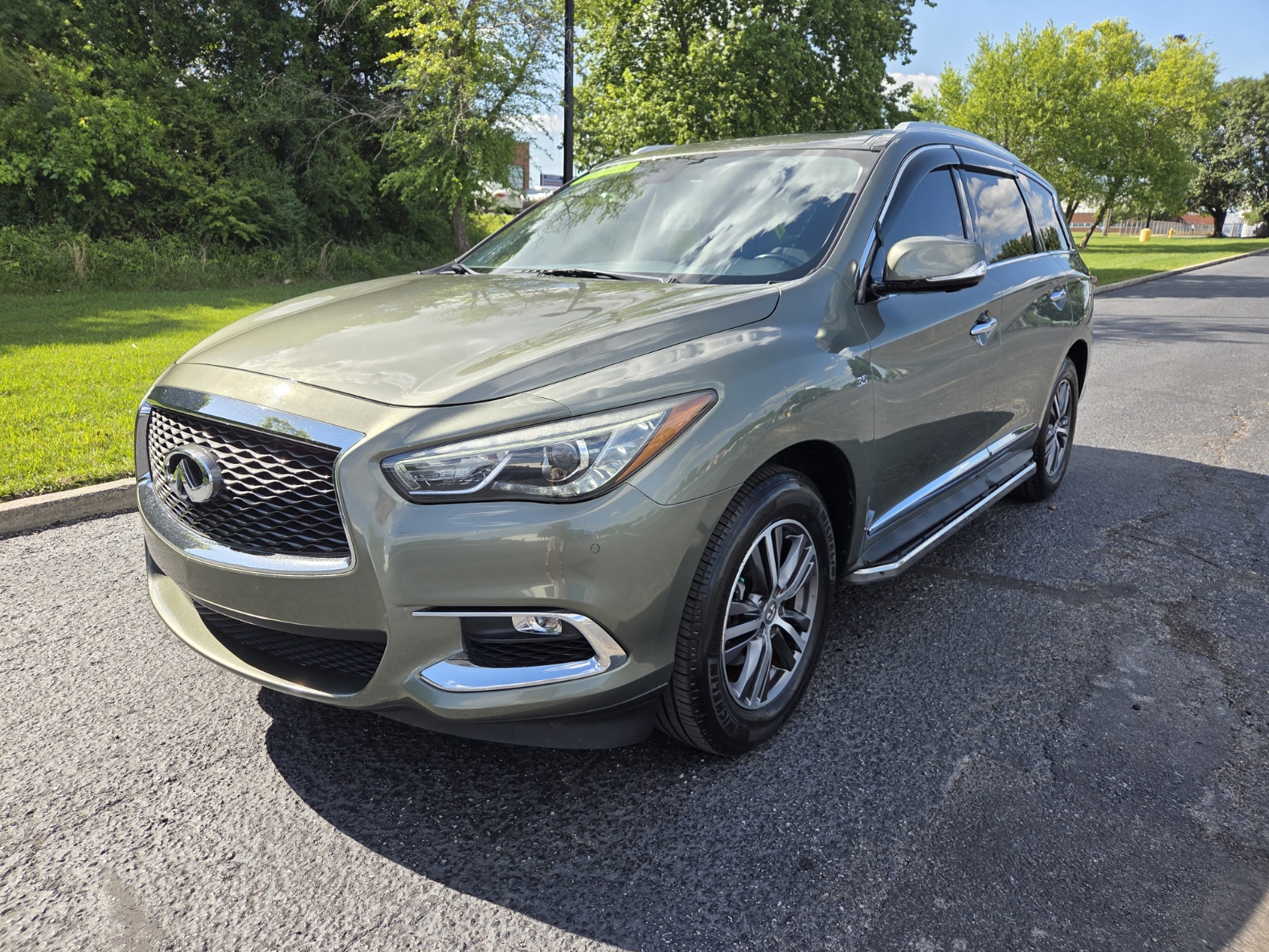 photo of 2017 Infiniti QX60 Base FWD