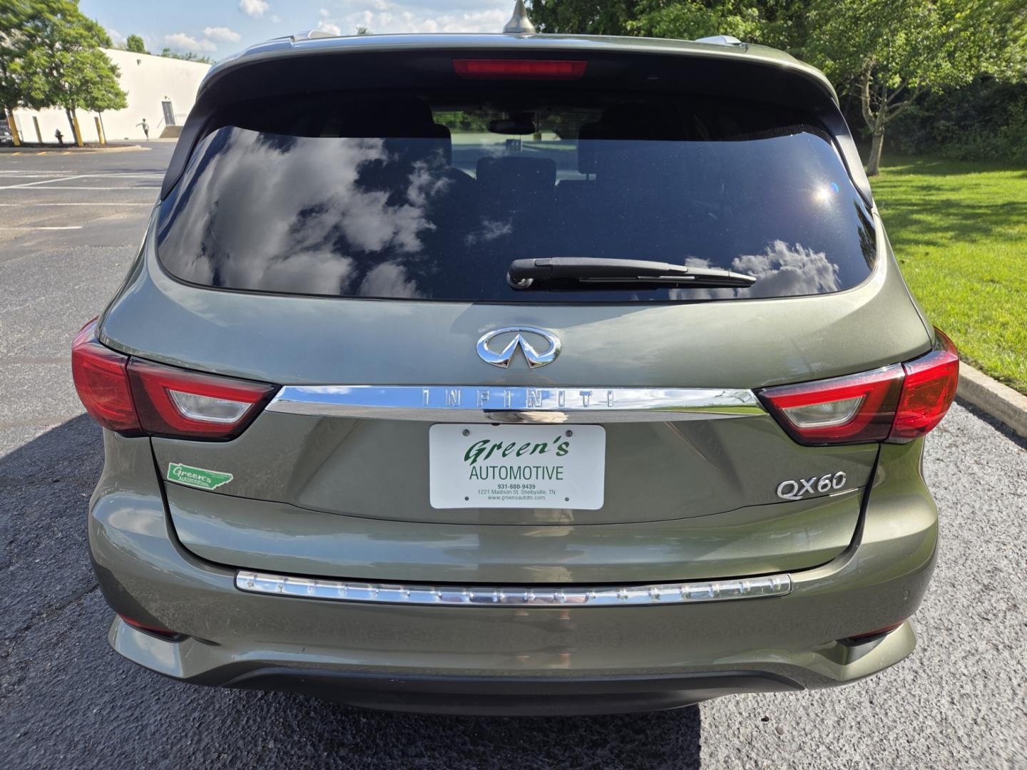 2017 Green /Black Infiniti QX60 Base FWD (5N1DL0MNXHC) with an 3.5L V6 DOHC 24V engine, CVT transmission, located at 1221 Madison St., Shelbyville, TN, 37160, (931) 680-9439, 0.000000, 0.000000 - Photo#2