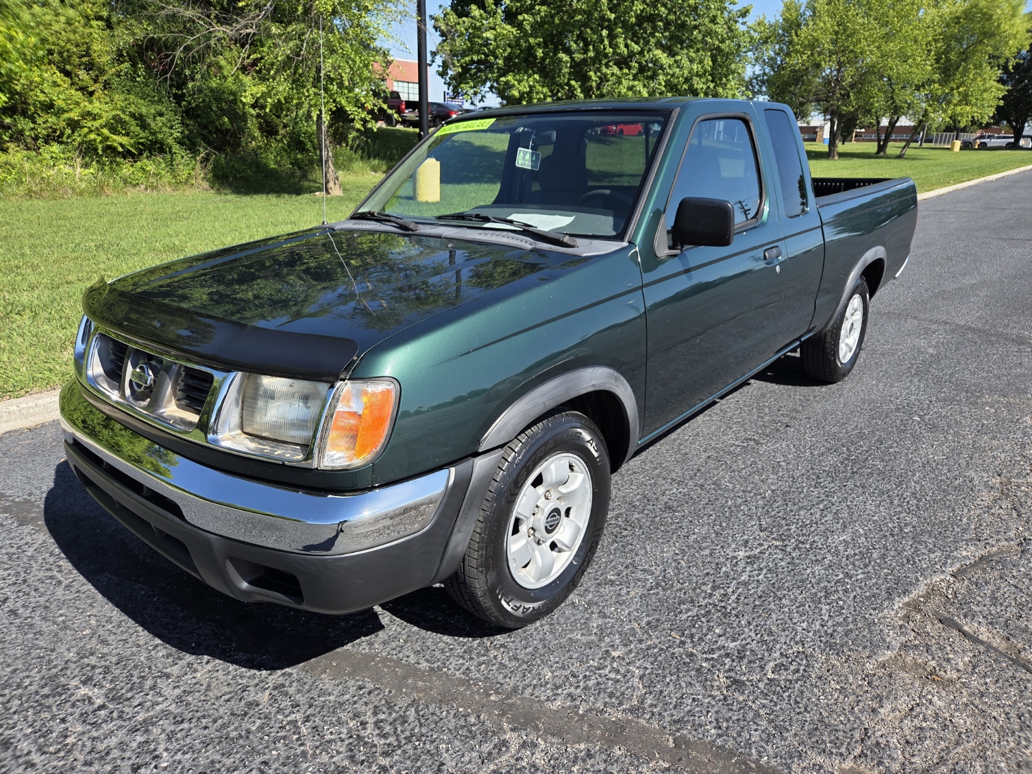 photo of 2000 Nissan Frontier XE King Cab 2WD