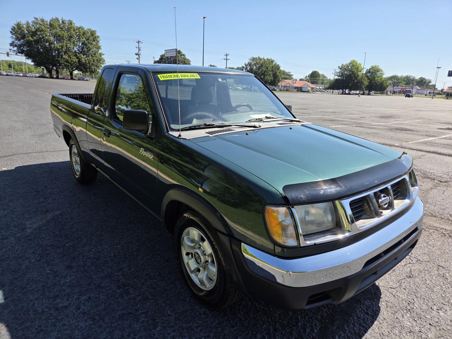 2000 Green /Gray Nissan Frontier XE King Cab 2WD (1N6DD26S9YC) with an 2.4L L4 DOHC 16V engine, Manual transmission, located at 1221 Madison St., Shelbyville, TN, 37160, (931) 680-9439, 0.000000, 0.000000 - Photo#1