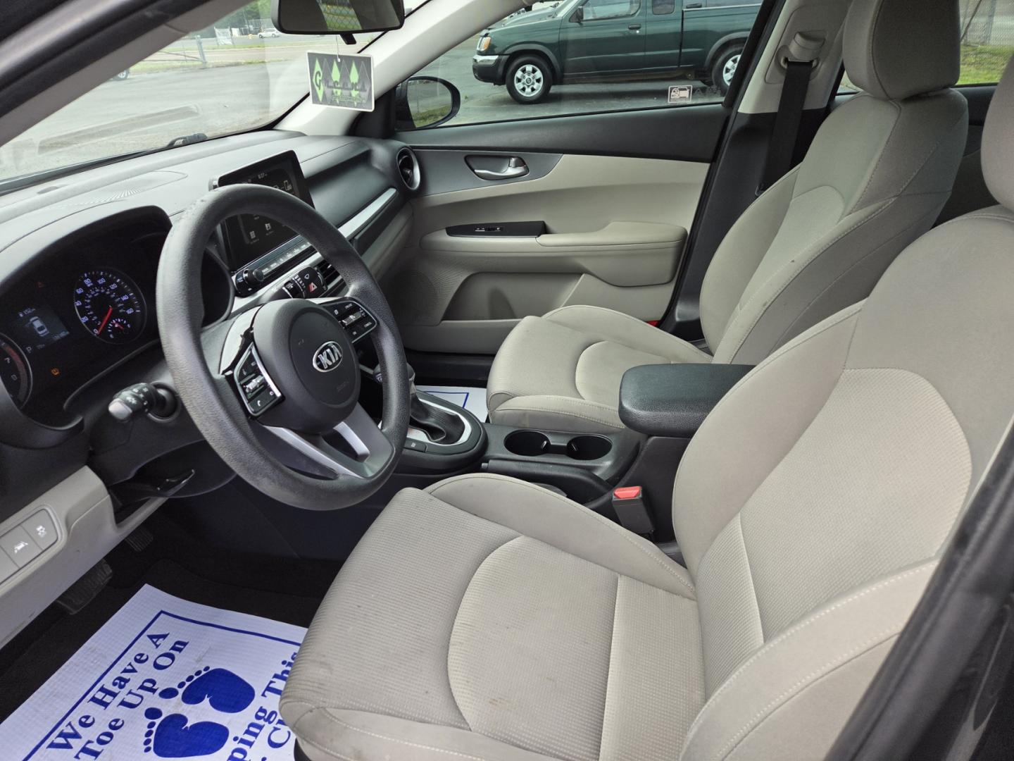 2019 Gray /Beige Kia Forte FE 6A (3KPF24AD4KE) with an 2.0L L4 DOHC 16V engine, 6A transmission, located at 1221 Madison St., Shelbyville, TN, 37160, (931) 680-9439, 0.000000, 0.000000 - Photo#5
