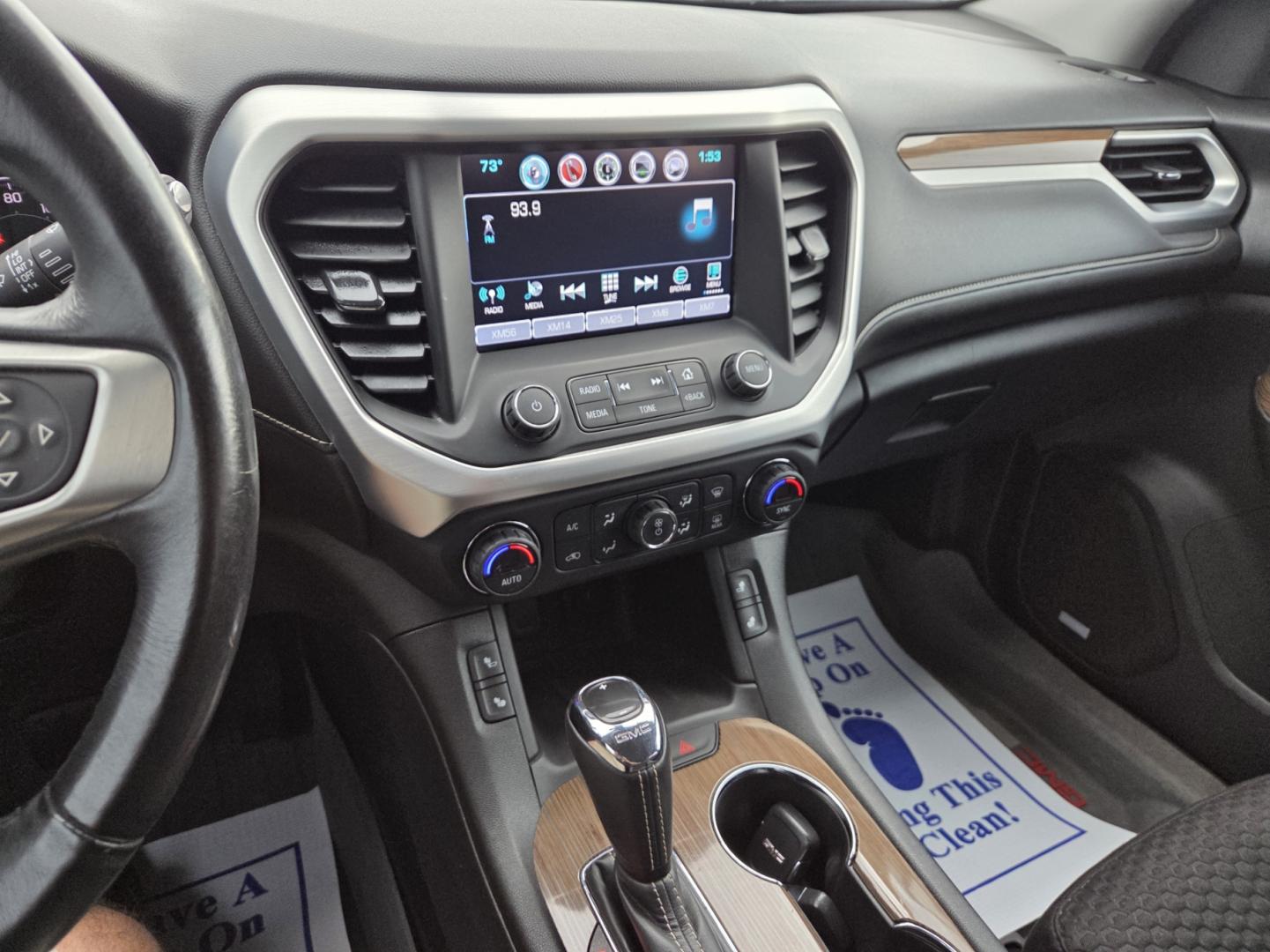 2017 WHITE /Gray GMC Acadia SLE-2 FWD (1GKKNLLA4HZ) with an 3.6L V6 DOHC 24V engine, 6A transmission, located at 1221 Madison St., Shelbyville, TN, 37160, (931) 680-9439, 0.000000, 0.000000 - Photo#7