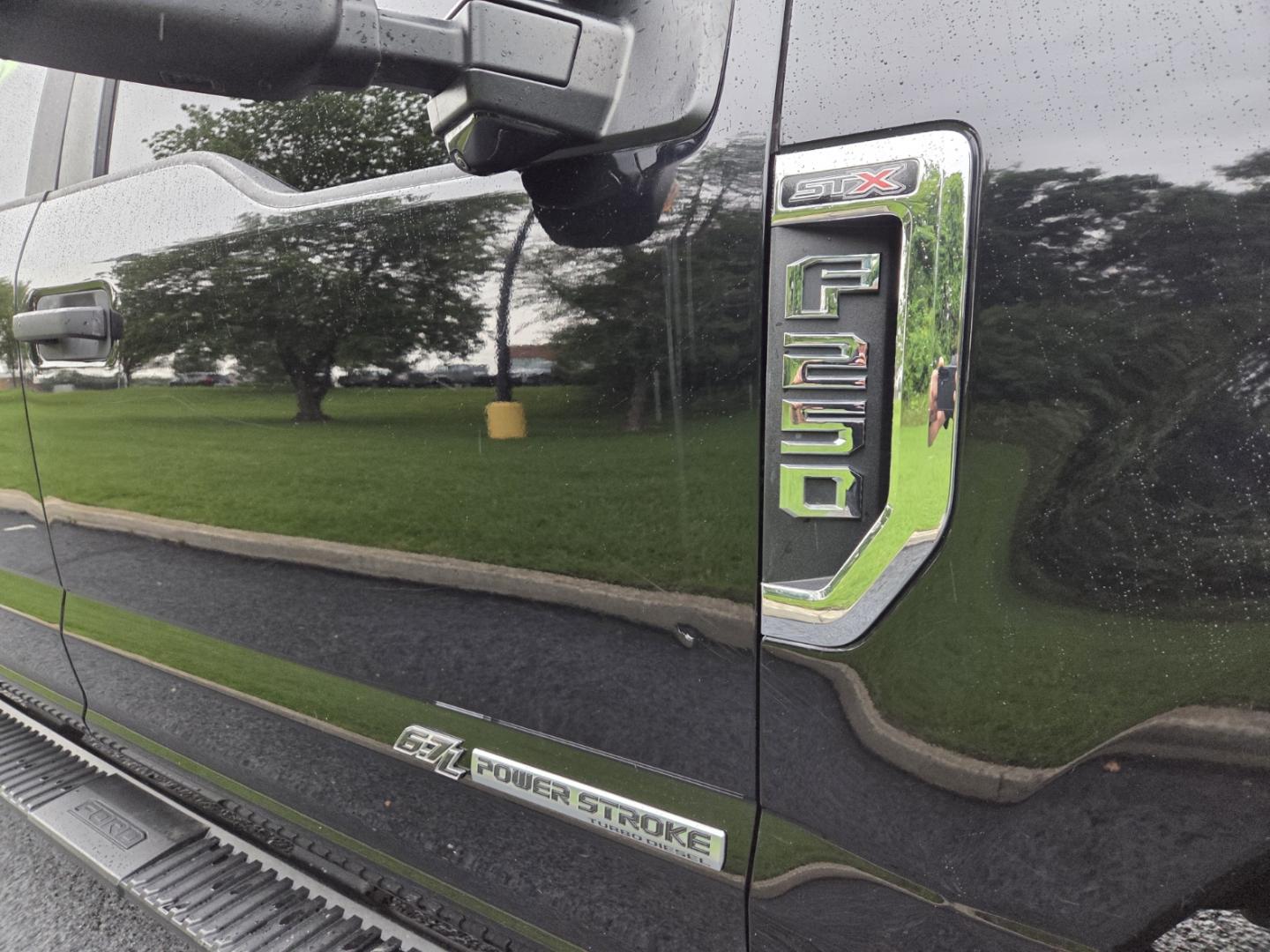 2020 BLACK /Gray Ford F-250 SD XL Crew Cab 4WD (1FT7W2BT1LE) with an 6.7L V8 OHV 16V DIESEL engine, 6A transmission, located at 1221 Madison St., Shelbyville, TN, 37160, (931) 680-9439, 0.000000, 0.000000 - Photo#2