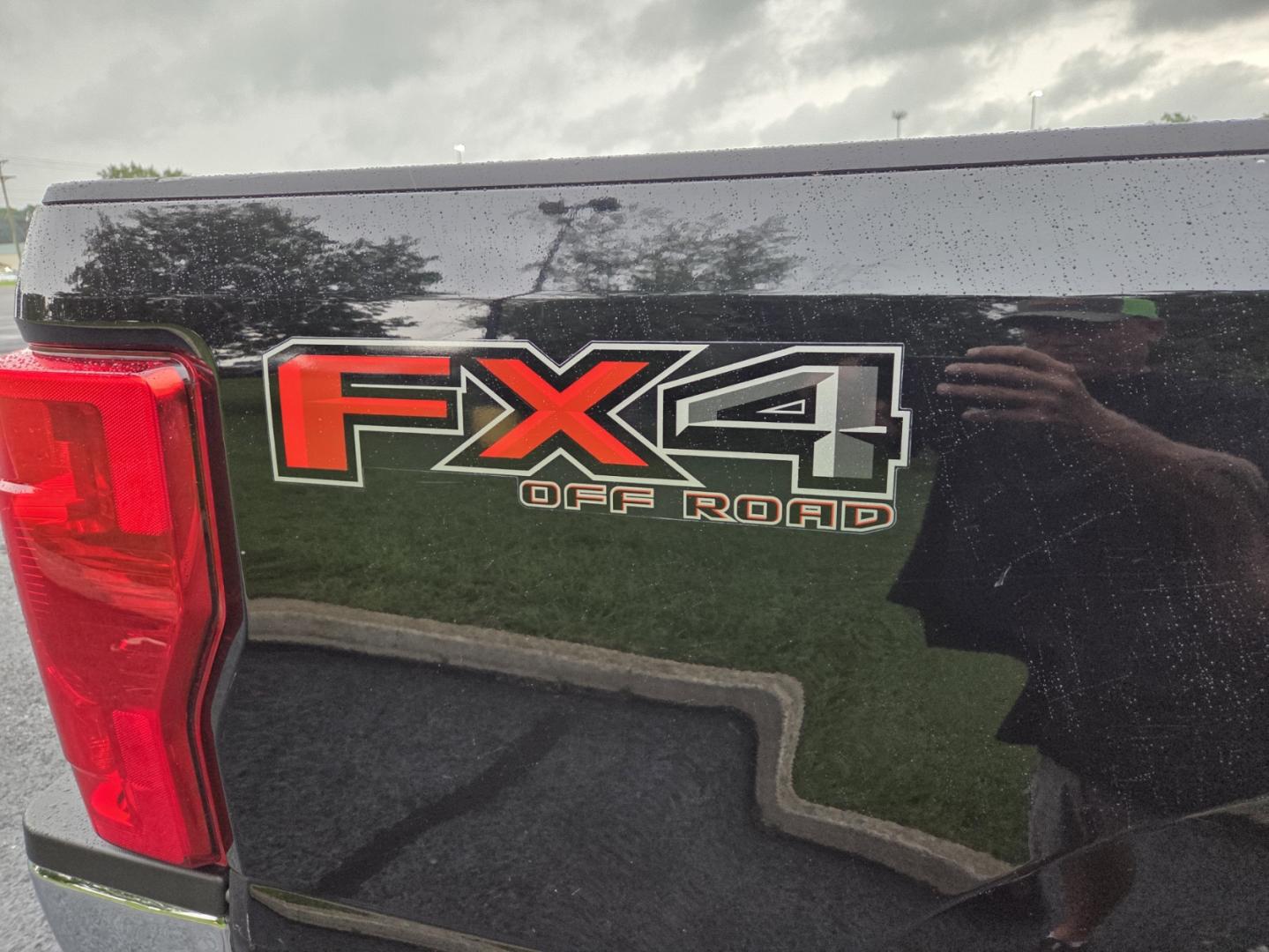 2020 BLACK /Gray Ford F-250 SD XL Crew Cab 4WD (1FT7W2BT1LE) with an 6.7L V8 OHV 16V DIESEL engine, 6A transmission, located at 1221 Madison St., Shelbyville, TN, 37160, (931) 680-9439, 0.000000, 0.000000 - Photo#3