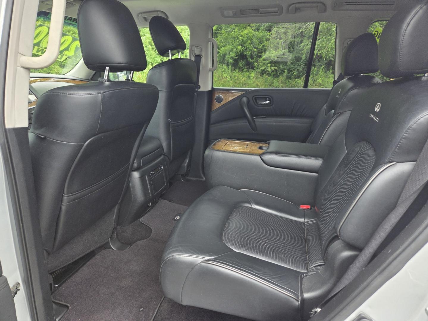 2011 SILVER /Black Infiniti QX56 4WD (JN8AZ2NE7B9) with an 5.6L V8 DOHC 32V engine, 5-Speed Automatic transmission, located at 1221 Madison St., Shelbyville, TN, 37160, (931) 680-9439, 0.000000, 0.000000 - Photo#5