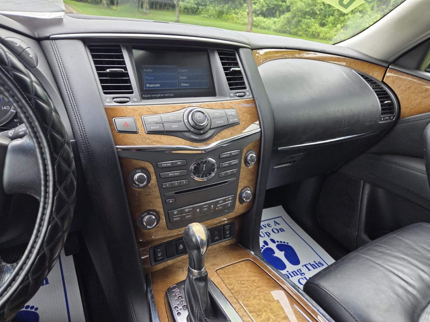 2011 SILVER /Black Infiniti QX56 4WD (JN8AZ2NE7B9) with an 5.6L V8 DOHC 32V engine, 5-Speed Automatic transmission, located at 1221 Madison St., Shelbyville, TN, 37160, (931) 680-9439, 0.000000, 0.000000 - Photo#7