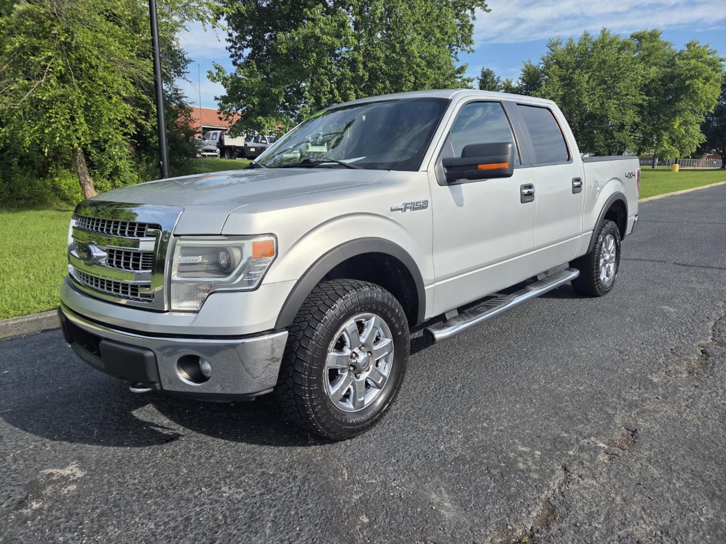 2014 Silver /Gray Ford F-150 XLT SuperCrew 5.5-ft. Bed 4WD (1FTFW1EF0EK) with an 5.0L V8 engine, 6-Speed Automatic transmission, located at 1221 Madison St., Shelbyville, TN, 37160, (931) 680-9439, 0.000000, 0.000000 - Photo#0