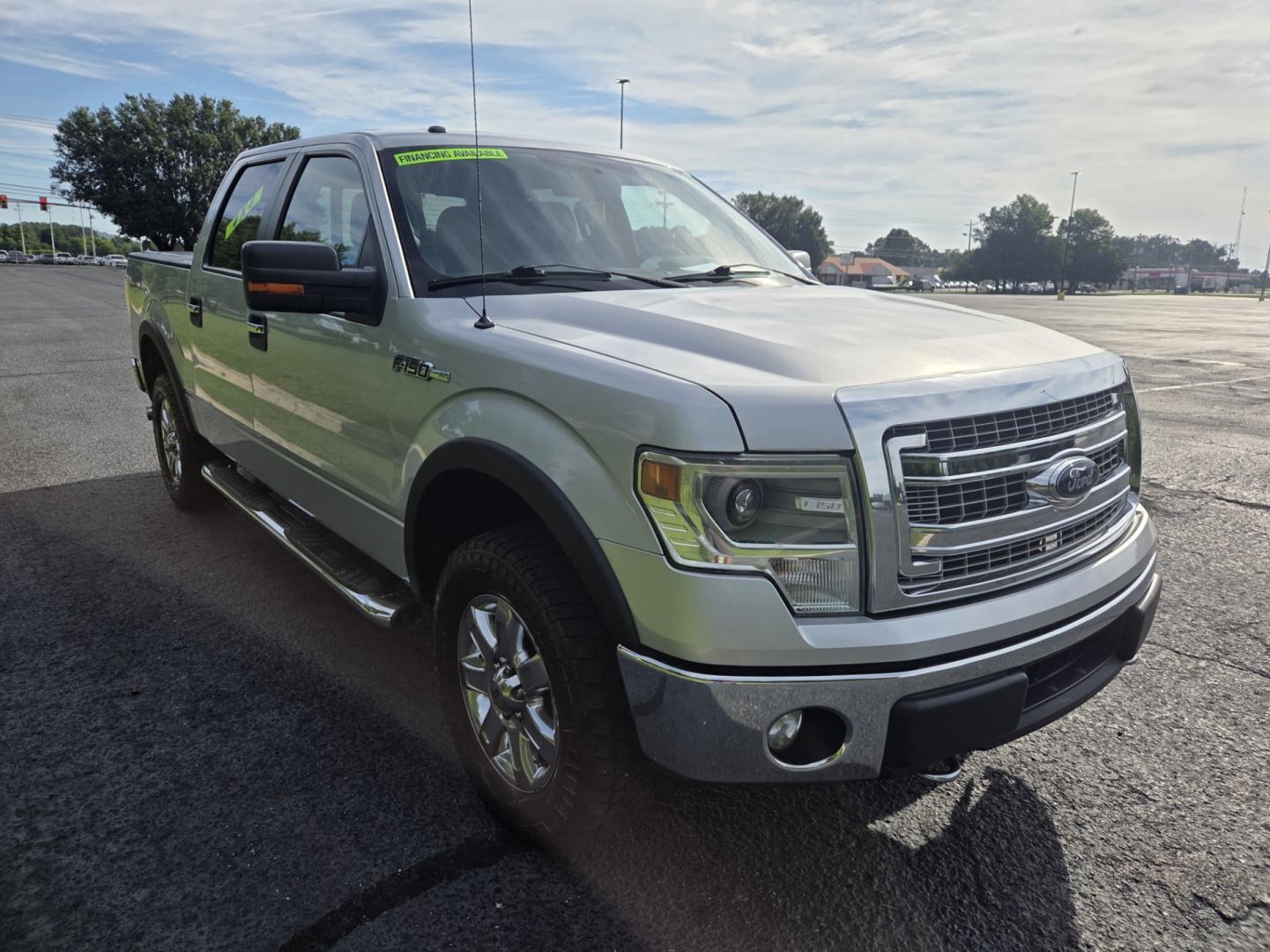2014 Silver /Gray Ford F-150 XLT SuperCrew 5.5-ft. Bed 4WD (1FTFW1EF0EK) with an 5.0L V8 engine, 6-Speed Automatic transmission, located at 1221 Madison St., Shelbyville, TN, 37160, (931) 680-9439, 0.000000, 0.000000 - Photo#1