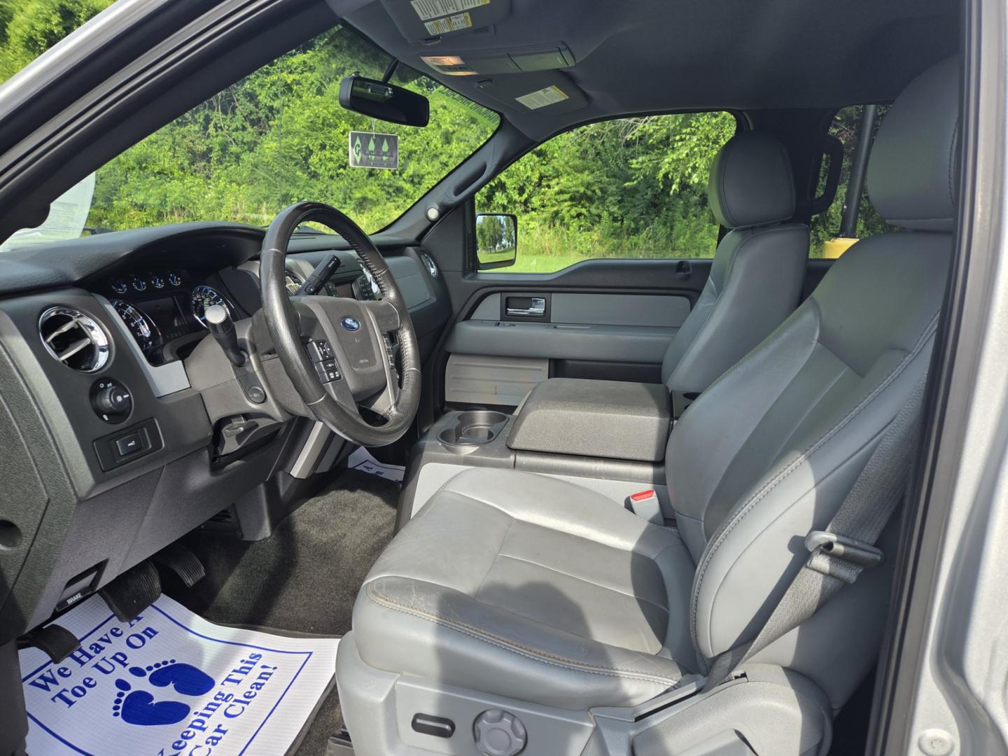 2014 Silver /Gray Ford F-150 XLT SuperCrew 5.5-ft. Bed 4WD (1FTFW1EF0EK) with an 5.0L V8 engine, 6-Speed Automatic transmission, located at 1221 Madison St., Shelbyville, TN, 37160, (931) 680-9439, 0.000000, 0.000000 - Photo#6