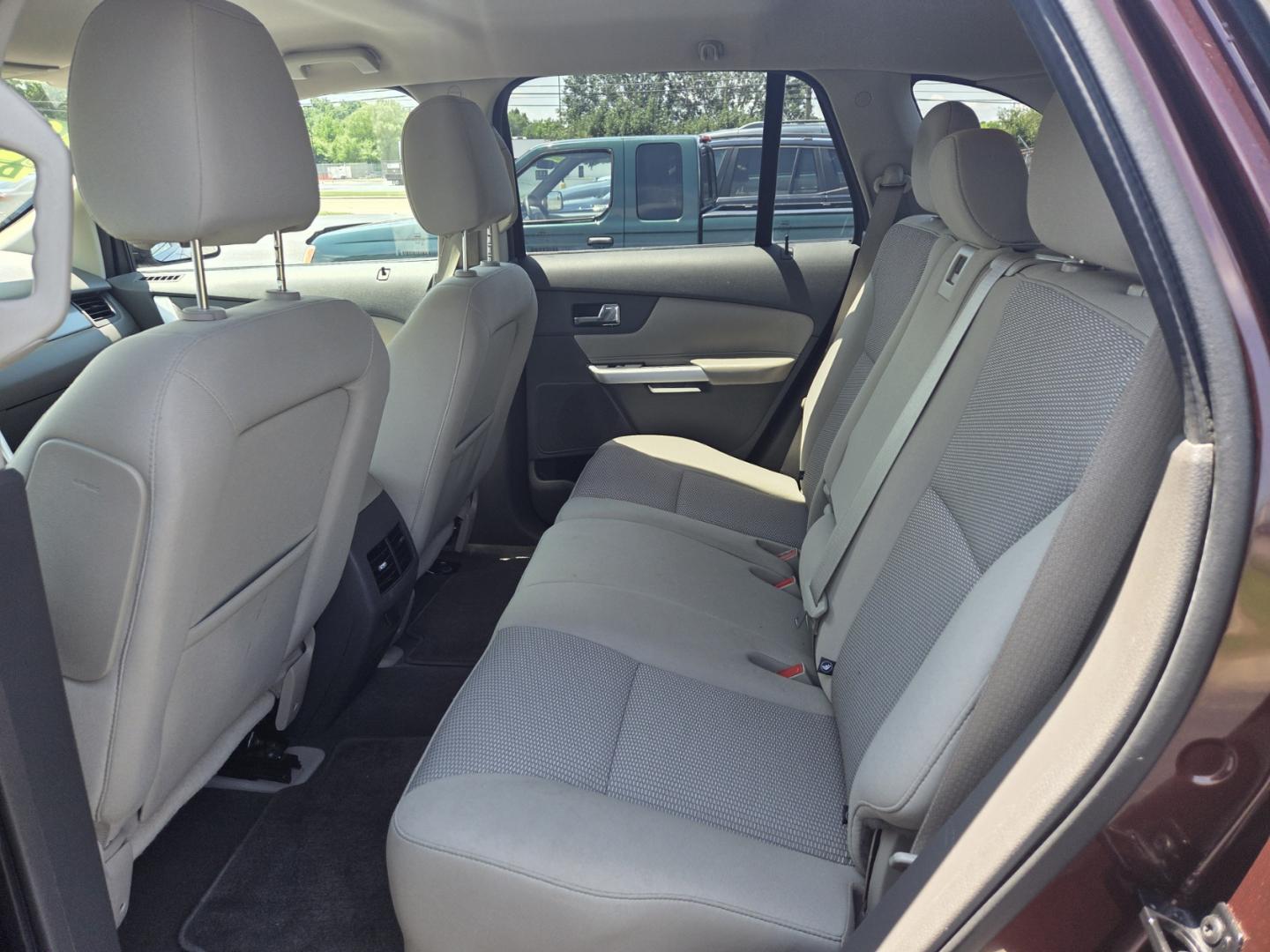 2012 Burgandy /Beige Ford Edge SEL FWD (2FMDK3JC2CB) with an 3.5L V6 DOHC 24V engine, 6-Speed Automatic transmission, located at 1221 Madison St., Shelbyville, TN, 37160, (931) 680-9439, 0.000000, 0.000000- Photo#4