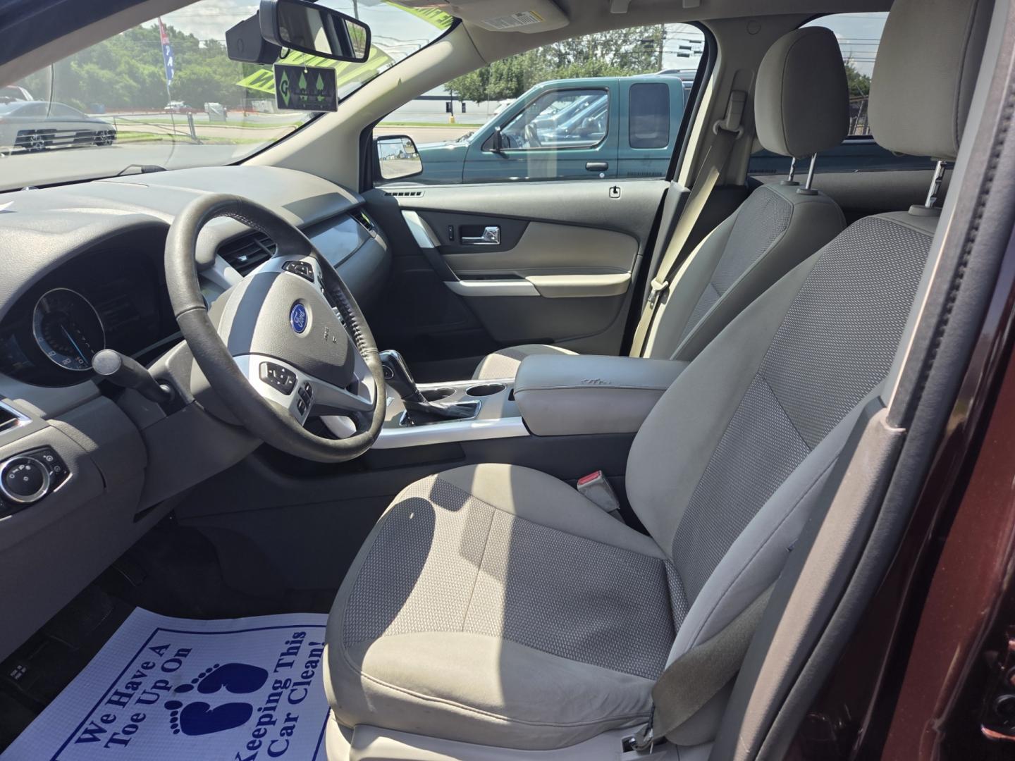 2012 Burgandy /Beige Ford Edge SEL FWD (2FMDK3JC2CB) with an 3.5L V6 DOHC 24V engine, 6-Speed Automatic transmission, located at 1221 Madison St., Shelbyville, TN, 37160, (931) 680-9439, 0.000000, 0.000000- Photo#5