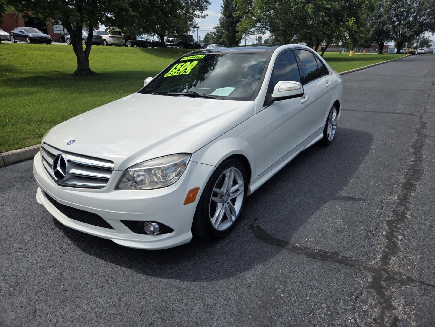 2008 WHITE /Gray Mercedes-Benz C-Class C350 Sport Sedan (WDDGF56X78F) with an 3.5L V6 DOHC 24V engine, 7-Speed Automatic Overdrive transmission, located at 1221 Madison St., Shelbyville, TN, 37160, (931) 680-9439, 0.000000, 0.000000 - Photo#0