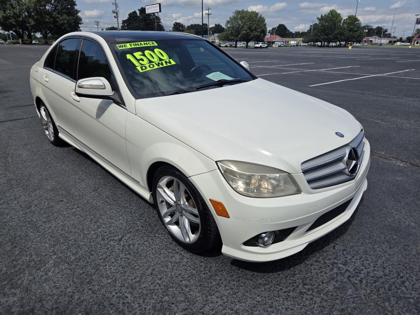 2008 WHITE /Gray Mercedes-Benz C-Class C350 Sport Sedan (WDDGF56X78F) with an 3.5L V6 DOHC 24V engine, 7-Speed Automatic Overdrive transmission, located at 1221 Madison St., Shelbyville, TN, 37160, (931) 680-9439, 0.000000, 0.000000 - Photo#1