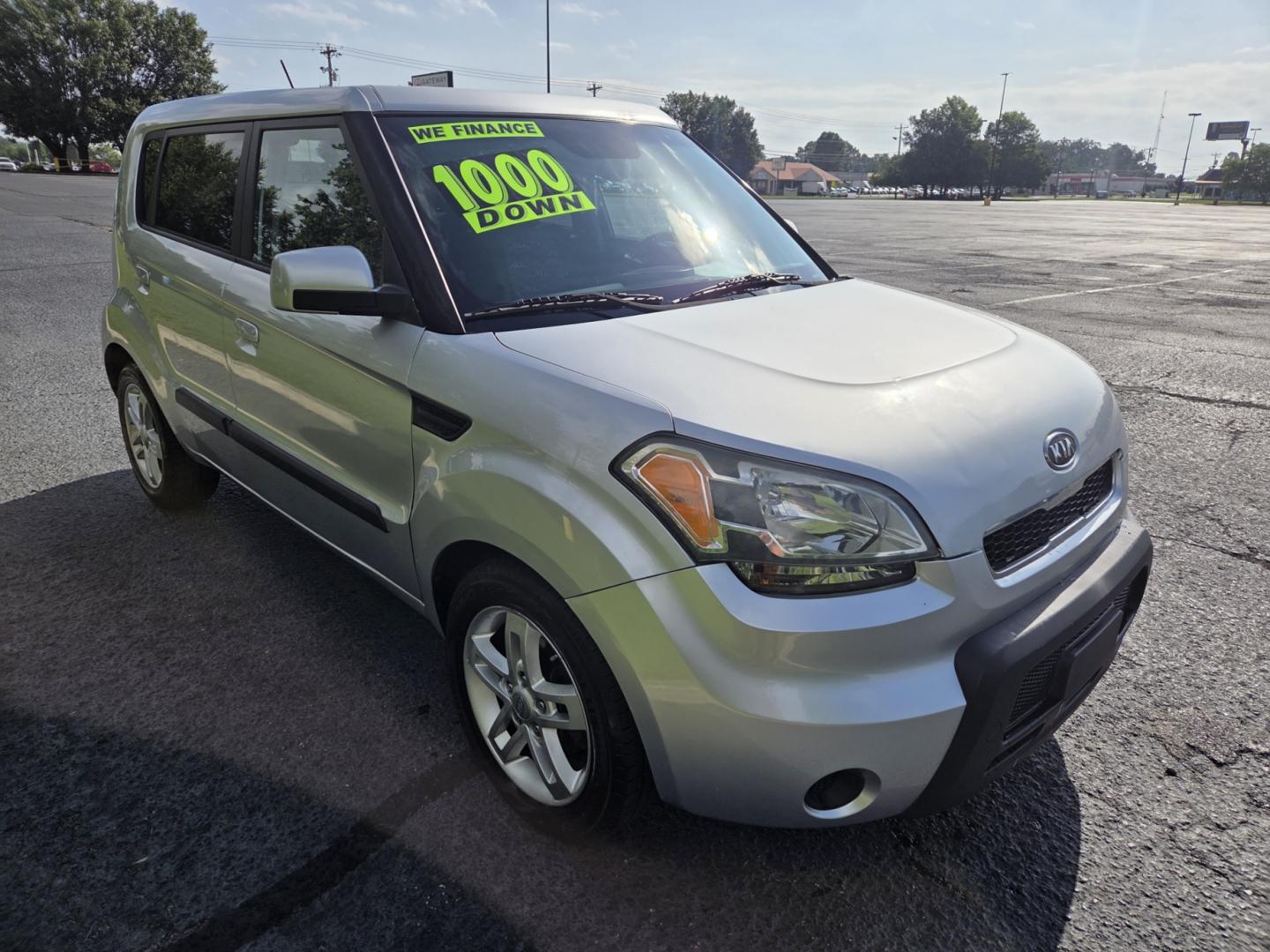 2010 Silver /Black Kia Soul + (KNDJT2A2XA7) with an 2.0L L4 DOHC 16V engine, located at 1221 Madison St., Shelbyville, TN, 37160, (931) 680-9439, 0.000000, 0.000000- Photo#1