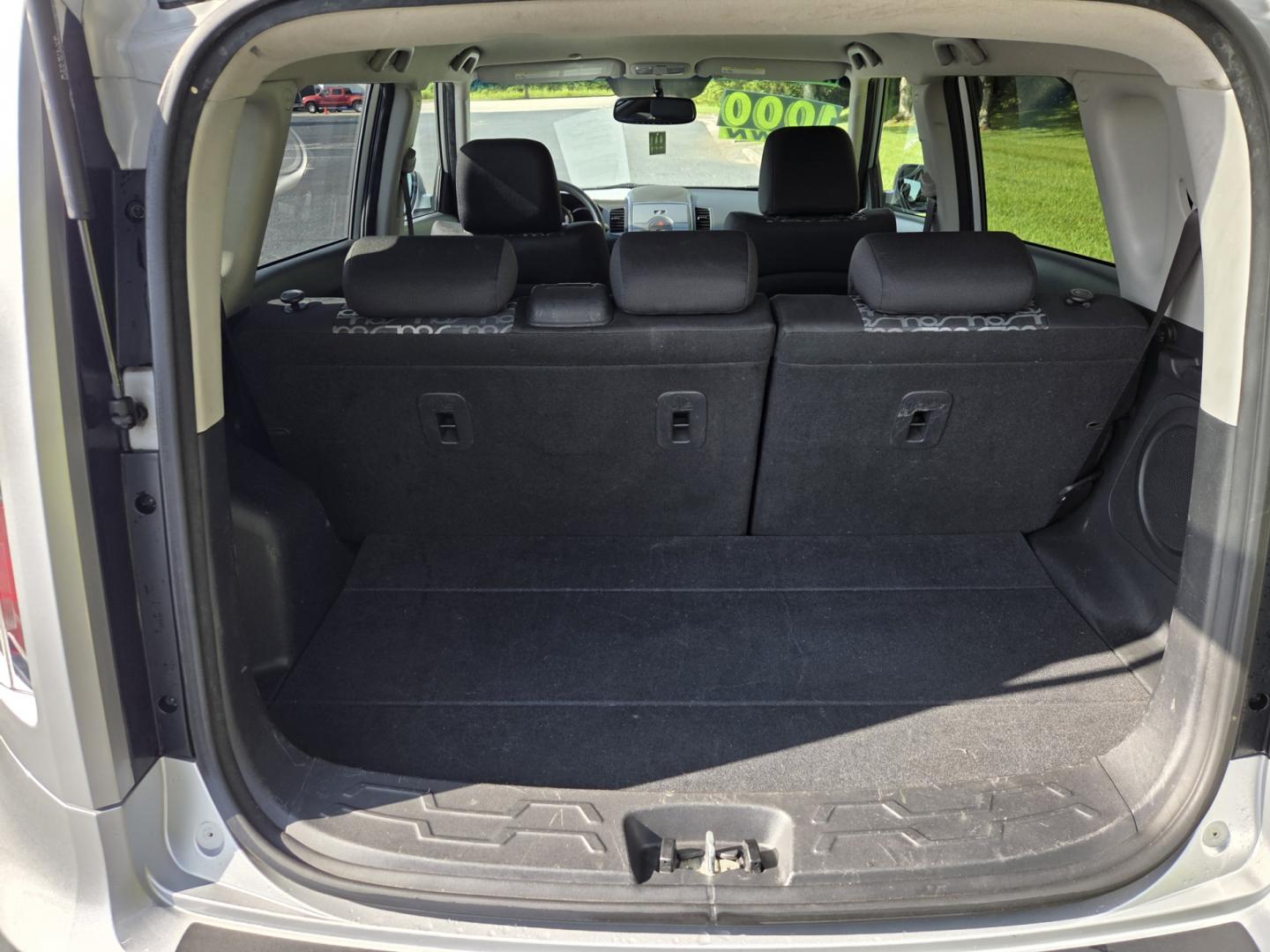 2010 Silver /Black Kia Soul + (KNDJT2A2XA7) with an 2.0L L4 DOHC 16V engine, located at 1221 Madison St., Shelbyville, TN, 37160, (931) 680-9439, 0.000000, 0.000000- Photo#3
