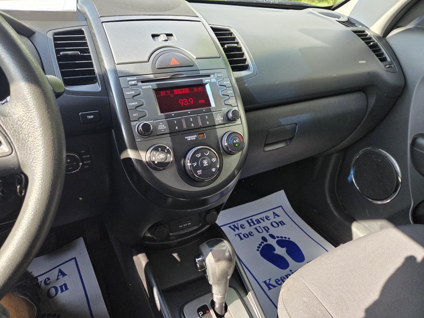 2010 Silver /Black Kia Soul + (KNDJT2A2XA7) with an 2.0L L4 DOHC 16V engine, located at 1221 Madison St., Shelbyville, TN, 37160, (931) 680-9439, 0.000000, 0.000000- Photo#6