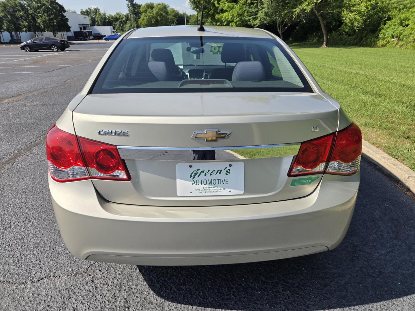 2014 Tan /Gray Chevrolet Cruze 1LT Auto (1G1PC5SB4E7) with an 1.4L L4 DOHC 16V TURBO engine, 6-Speed Automatic transmission, located at 1221 Madison St., Shelbyville, TN, 37160, (931) 680-9439, 0.000000, 0.000000- Photo#2
