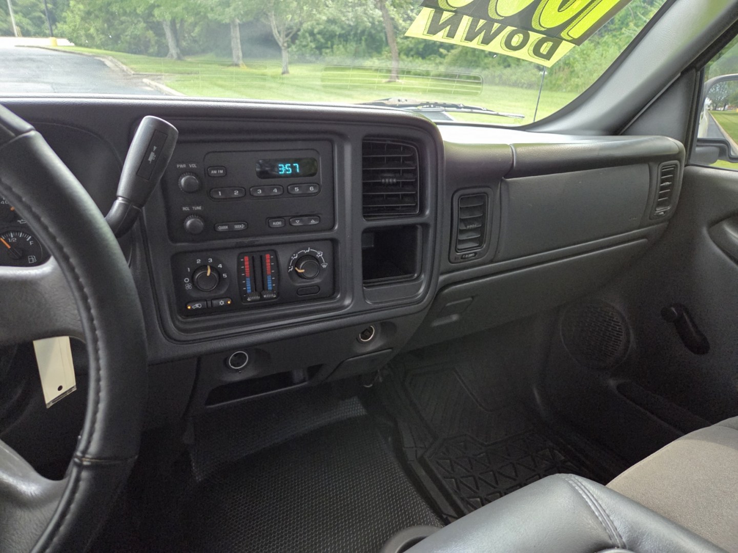 2007 WHITE /Gray Chevrolet Silverado Classic 1500 LS Ext. Cab 2WD (1GCEC19X37Z) with an 4.3L V6 OHV 12V engine, 4A OD transmission, located at 1221 Madison St., Shelbyville, TN, 37160, (931) 680-9439, 0.000000, 0.000000- Photo#5