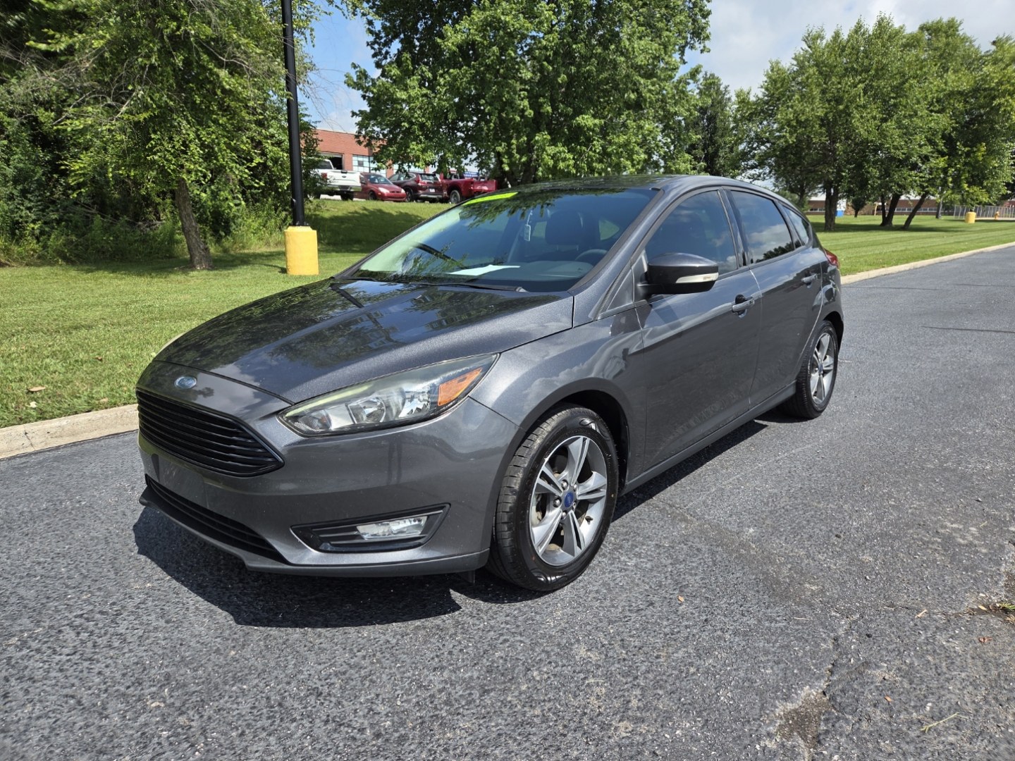 2016 Gray /Gray Ford Focus SE Hatch (1FADP3KE6GL) with an 1.0L L3 engine, located at 1221 Madison St., Shelbyville, TN, 37160, (931) 680-9439, 0.000000, 0.000000- Photo#0