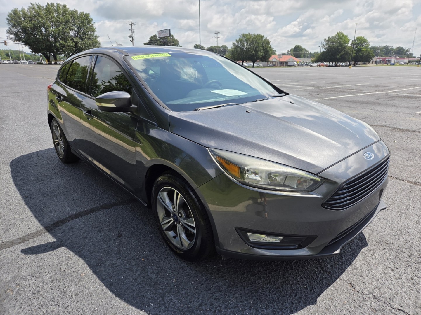 2016 Gray /Gray Ford Focus SE Hatch (1FADP3KE6GL) with an 1.0L L3 engine, located at 1221 Madison St., Shelbyville, TN, 37160, (931) 680-9439, 0.000000, 0.000000- Photo#1