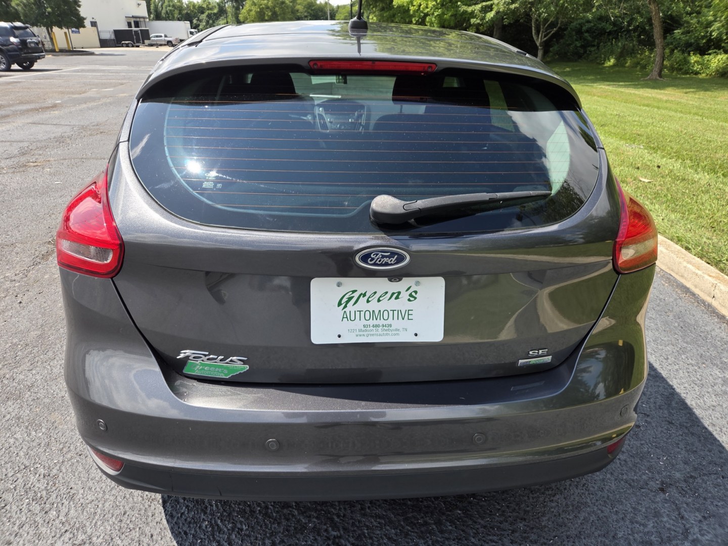 2016 Gray /Gray Ford Focus SE Hatch (1FADP3KE6GL) with an 1.0L L3 engine, located at 1221 Madison St., Shelbyville, TN, 37160, (931) 680-9439, 0.000000, 0.000000- Photo#2