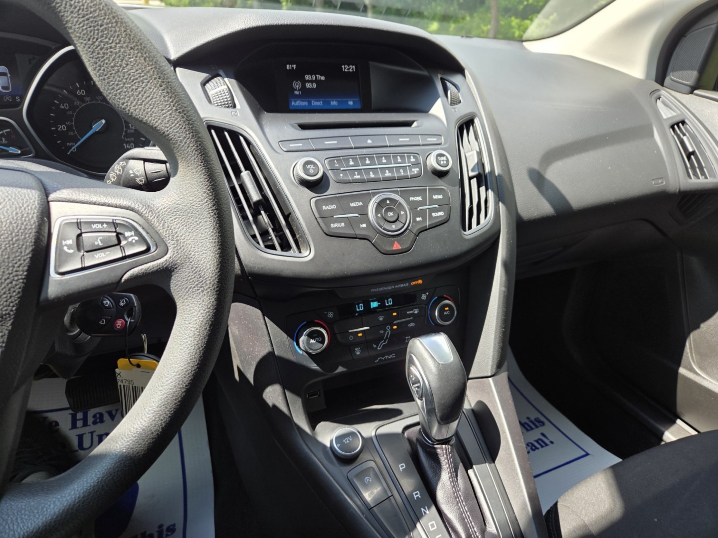 2016 Gray /Gray Ford Focus SE Hatch (1FADP3KE6GL) with an 1.0L L3 engine, located at 1221 Madison St., Shelbyville, TN, 37160, (931) 680-9439, 0.000000, 0.000000- Photo#6
