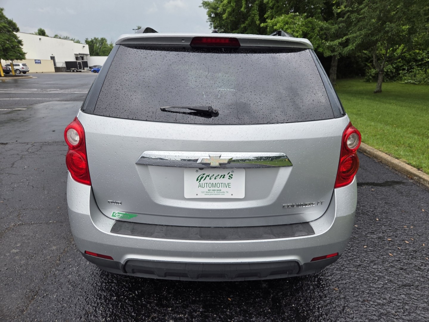 2012 Silver /Gray Chevrolet Equinox 1LT AWD (2GNFLEEK1C6) with an 2.4L L4 DOHC 16V engine, 6-Speed Automatic transmission, located at 1221 Madison St., Shelbyville, TN, 37160, (931) 680-9439, 0.000000, 0.000000- Photo#2
