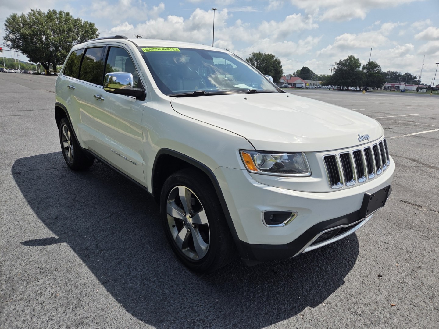 2015 WHITE /Beige Jeep Grand Cherokee Limited 4WD (1C4RJFBG3FC) with an 3.6L V6 DOHC 24V engine, 8A transmission, located at 1221 Madison St., Shelbyville, TN, 37160, (931) 680-9439, 0.000000, 0.000000- Photo#1
