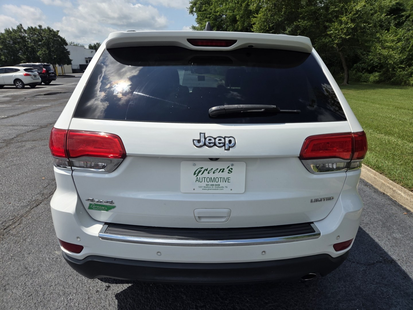 2015 WHITE /Beige Jeep Grand Cherokee Limited 4WD (1C4RJFBG3FC) with an 3.6L V6 DOHC 24V engine, 8A transmission, located at 1221 Madison St., Shelbyville, TN, 37160, (931) 680-9439, 0.000000, 0.000000- Photo#2