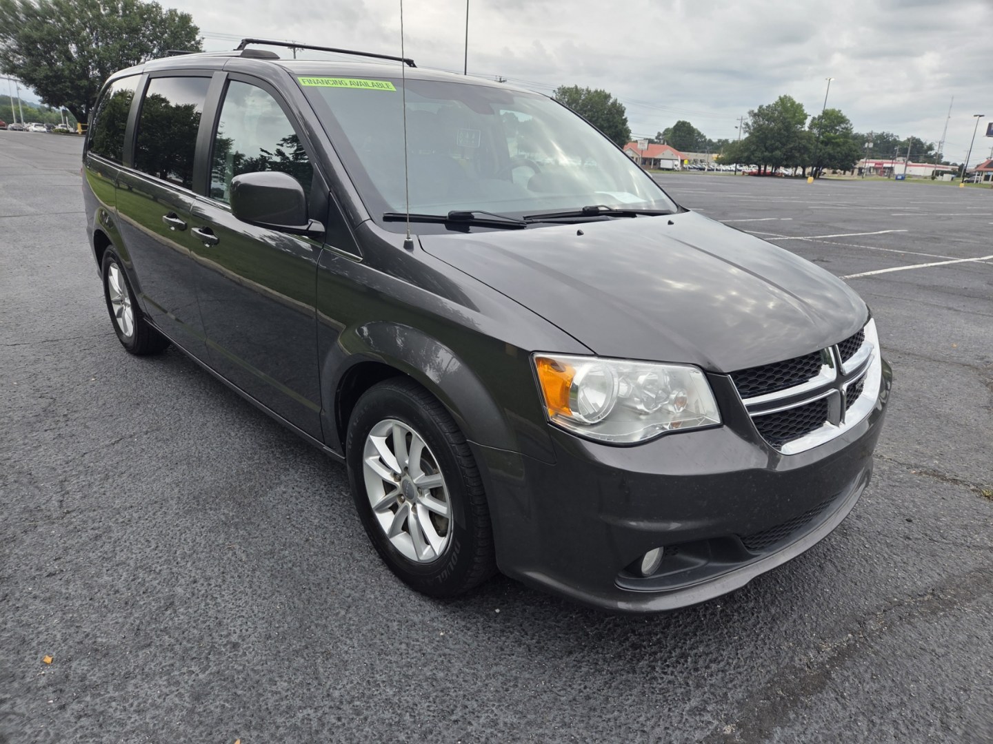 2018 Gray /Black Dodge Grand Caravan SXT (2C4RDGCG7JR) with an 3.6L V6 DOHC 24V engine, 6A transmission, located at 1221 Madison St., Shelbyville, TN, 37160, (931) 680-9439, 0.000000, 0.000000- Photo#1