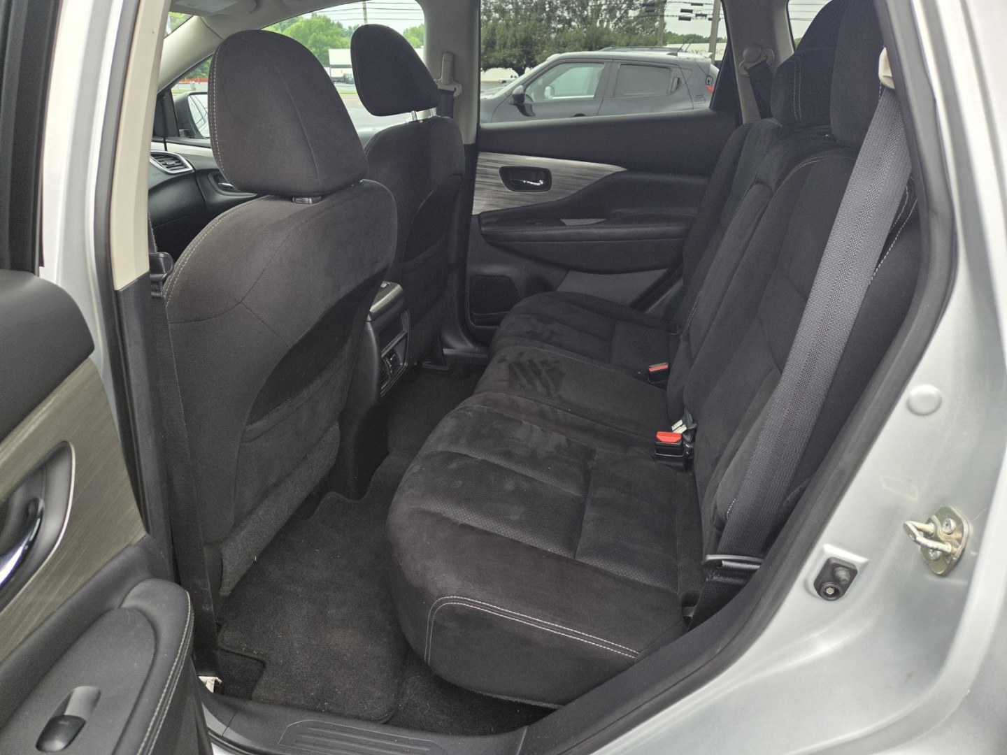 2017 Silver /Black Nissan Murano S FWD (5N1AZ2MG7HN) with an 3.5L V6 DOHC 24V engine, CVT transmission, located at 1221 Madison St., Shelbyville, TN, 37160, (931) 680-9439, 0.000000, 0.000000- Photo#4
