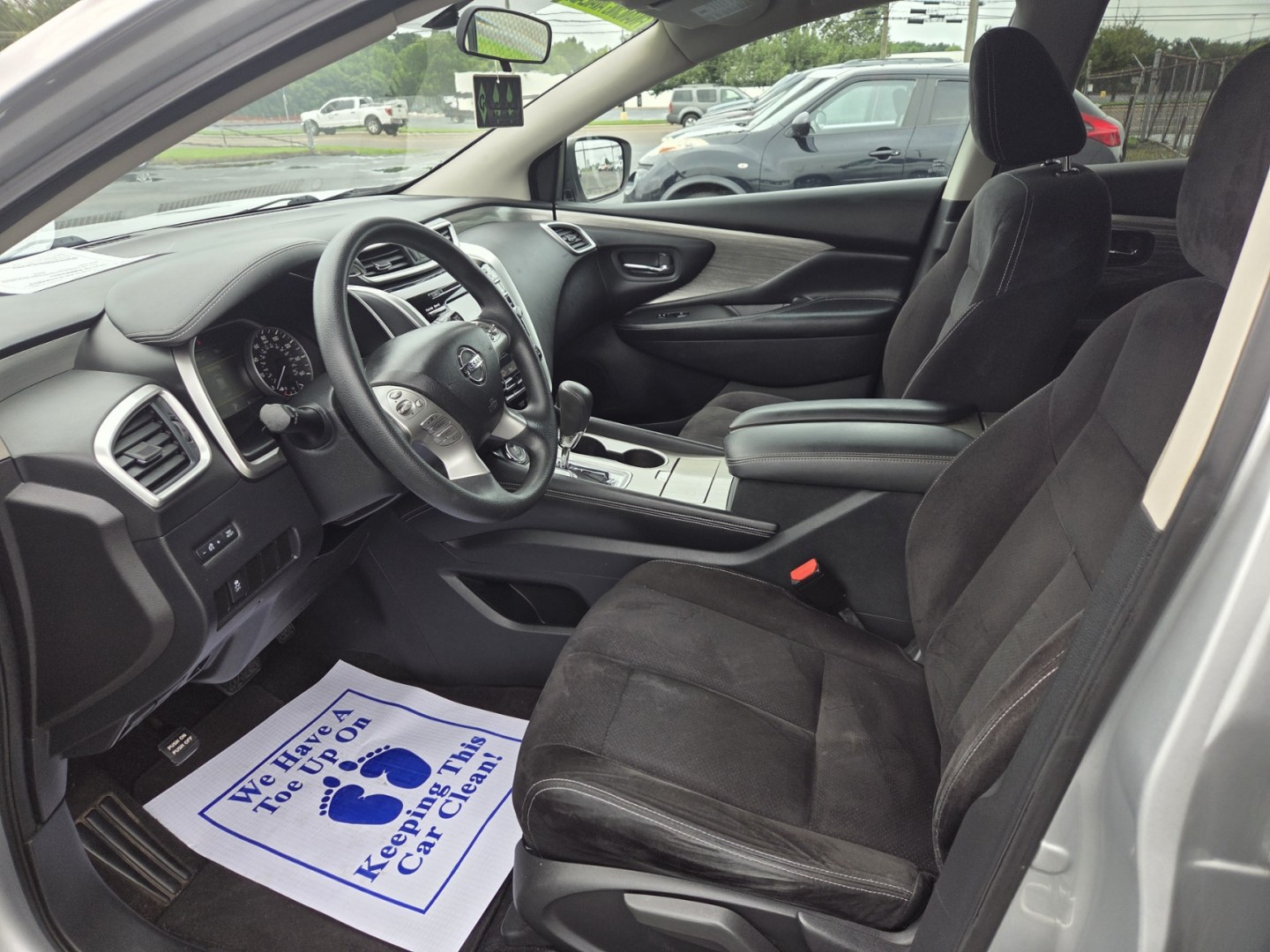 2017 Silver /Black Nissan Murano S FWD (5N1AZ2MG7HN) with an 3.5L V6 DOHC 24V engine, CVT transmission, located at 1221 Madison St., Shelbyville, TN, 37160, (931) 680-9439, 0.000000, 0.000000- Photo#5