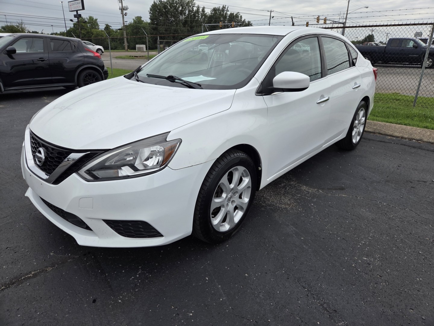 2018 WHITE /Black Nissan Sentra S CVT (3N1AB7AP4JY) with an 1.8L L4 SFI DOHC 16V engine, CVT transmission, located at 1221 Madison St., Shelbyville, TN, 37160, (931) 680-9439, 0.000000, 0.000000- Photo#0