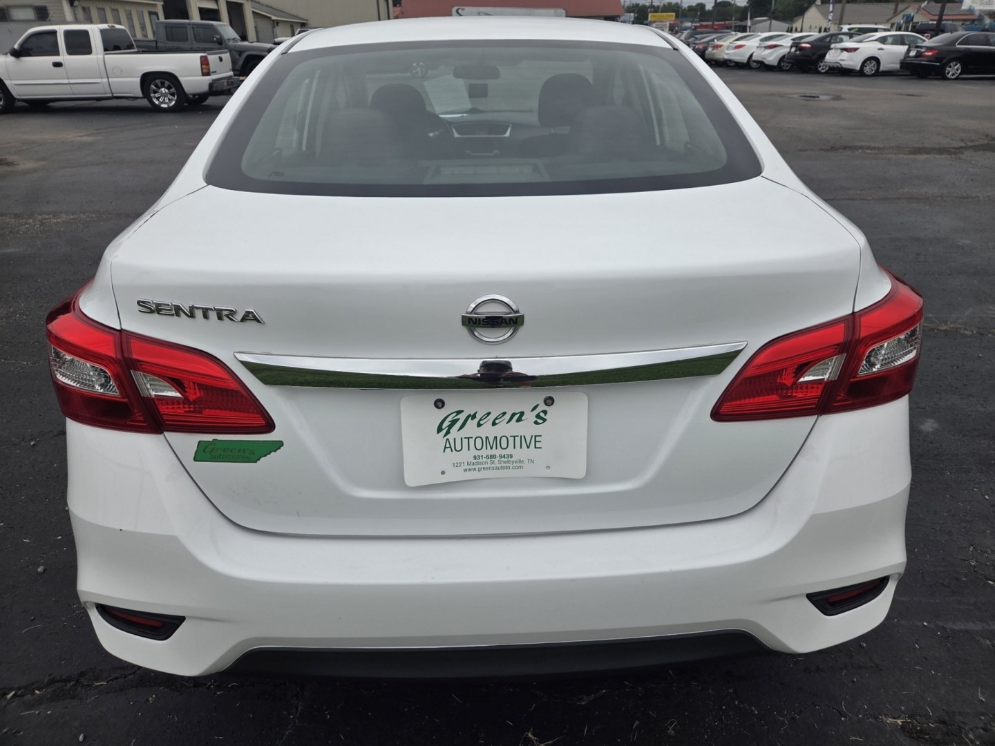 2018 WHITE /Black Nissan Sentra S CVT (3N1AB7AP4JY) with an 1.8L L4 SFI DOHC 16V engine, CVT transmission, located at 1221 Madison St., Shelbyville, TN, 37160, (931) 680-9439, 0.000000, 0.000000- Photo#2