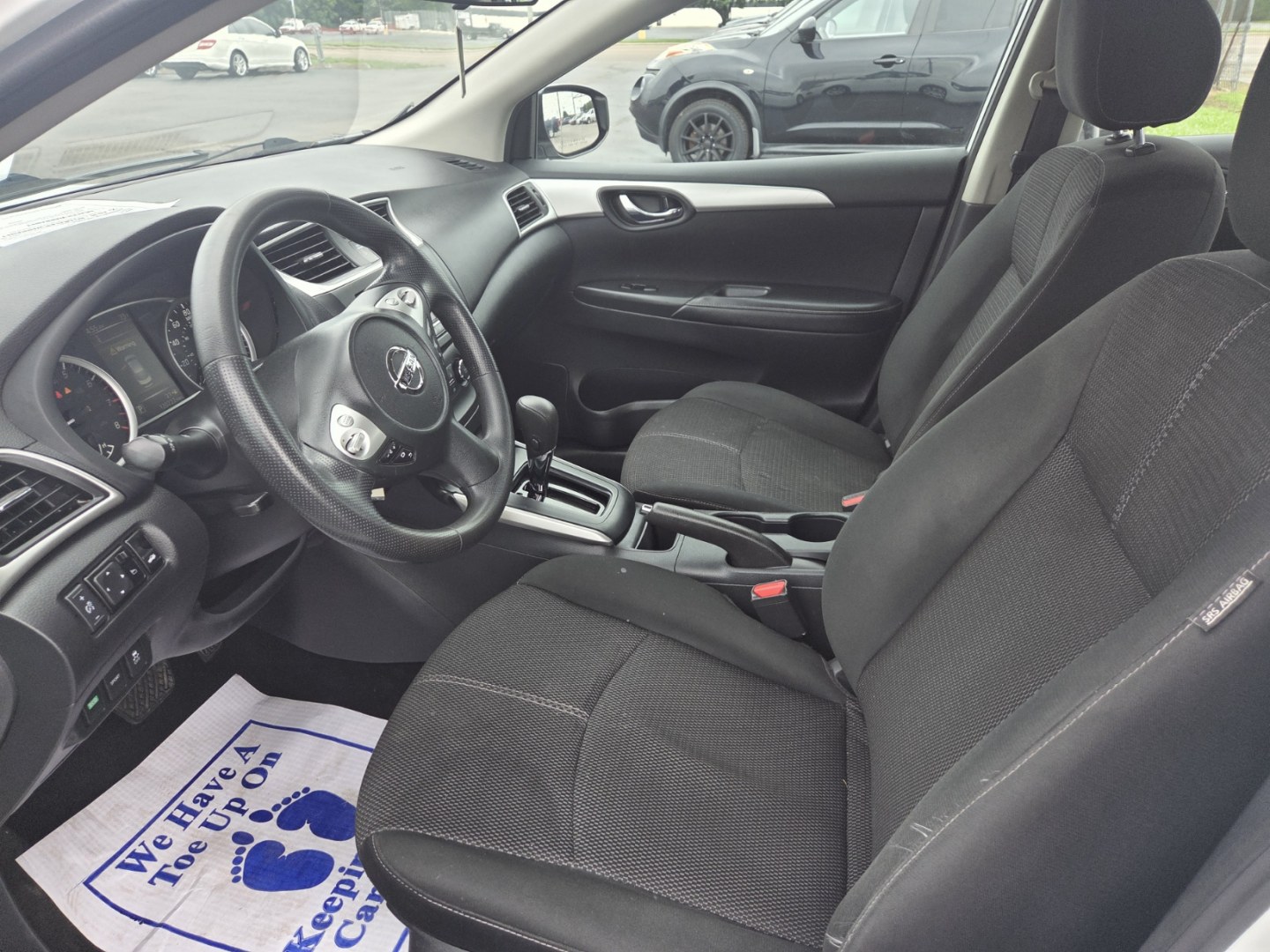 2018 WHITE /Black Nissan Sentra S CVT (3N1AB7AP4JY) with an 1.8L L4 SFI DOHC 16V engine, CVT transmission, located at 1221 Madison St., Shelbyville, TN, 37160, (931) 680-9439, 0.000000, 0.000000- Photo#4