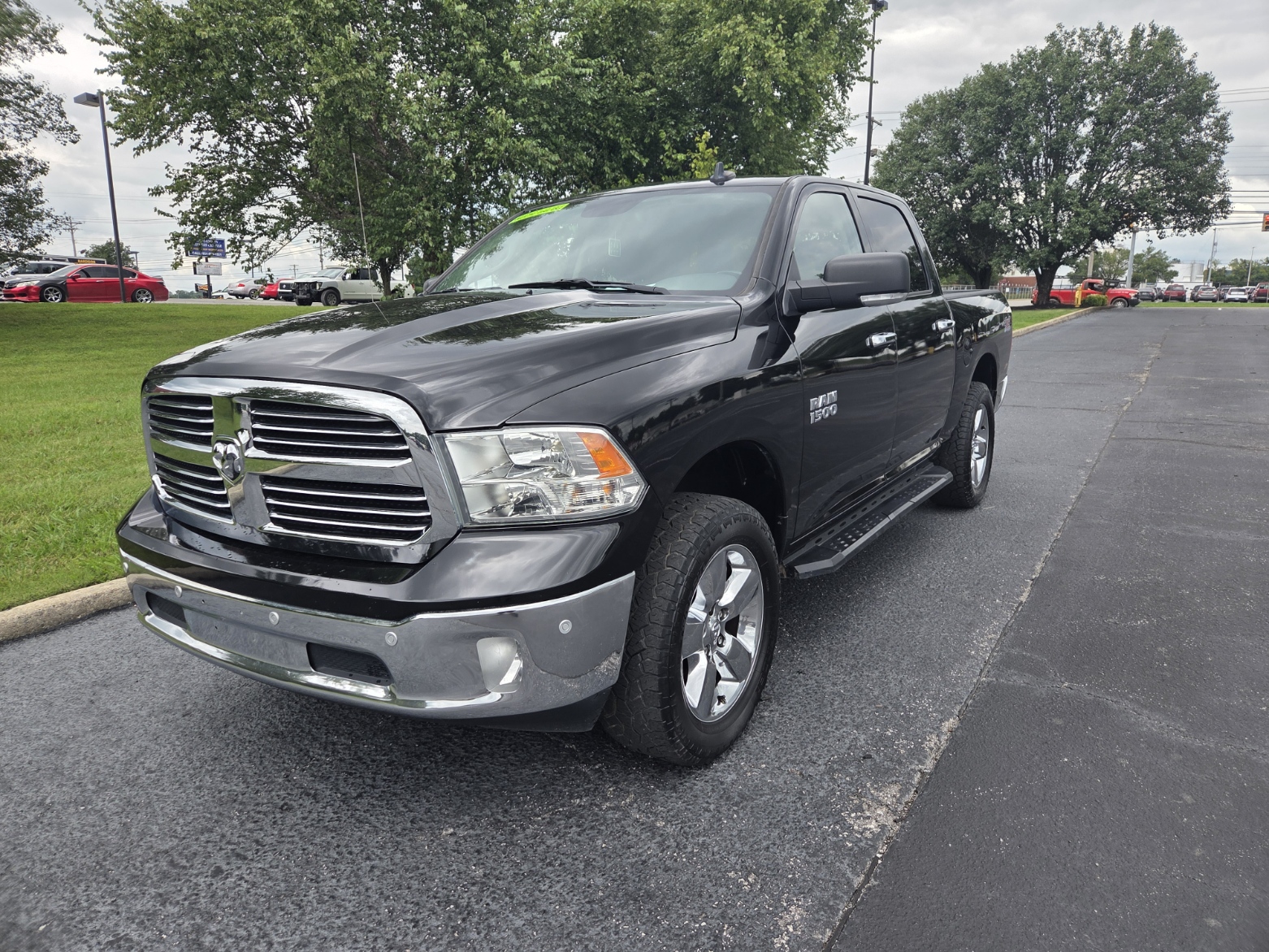 photo of 2018 RAM 1500 SLT Crew Cab SWB 4WD